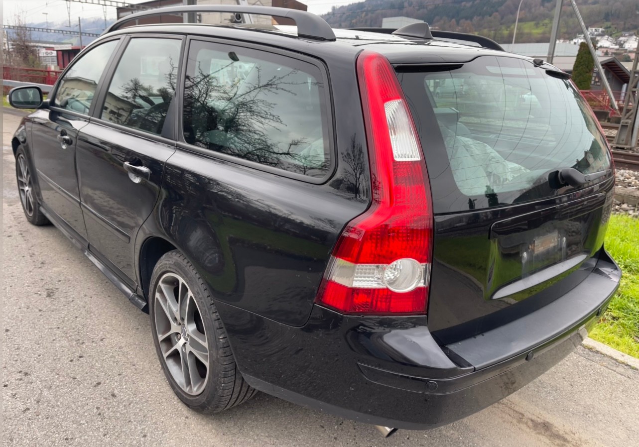 VOLVO V50 T5 AWD Kinetic-image-2
