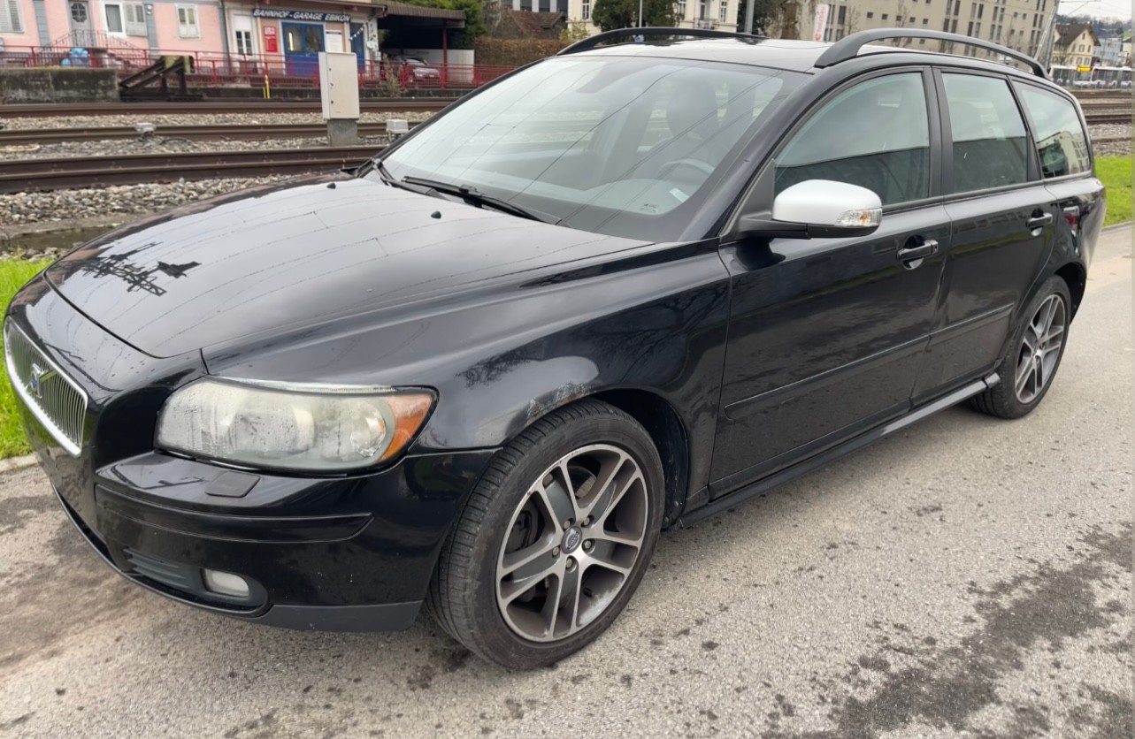 VOLVO V50 T5 AWD Kinetic-image-1