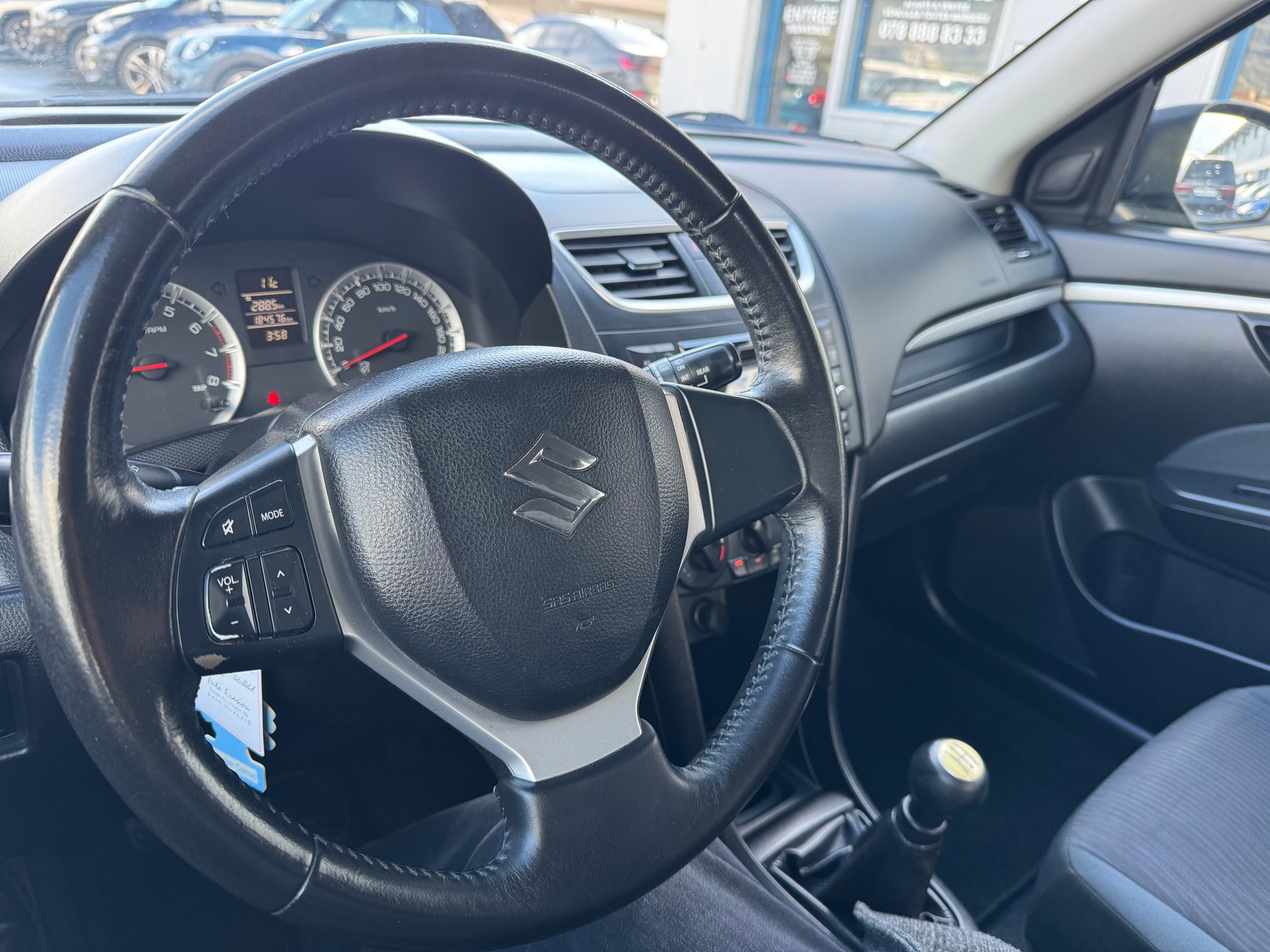 SUZUKI Swift 1.2i 16V GL Top 4x4-image-25