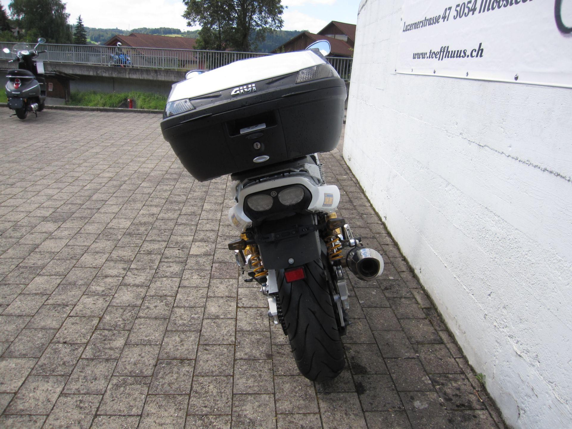 YAMAHA XJR 1300-showroom-element-3