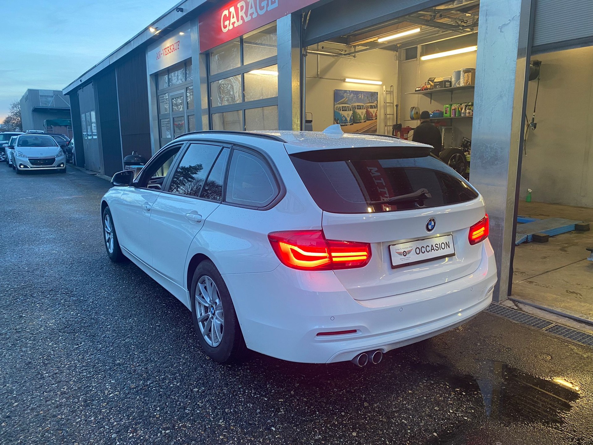 BMW 320d xDrive Touring Steptronic-image-5