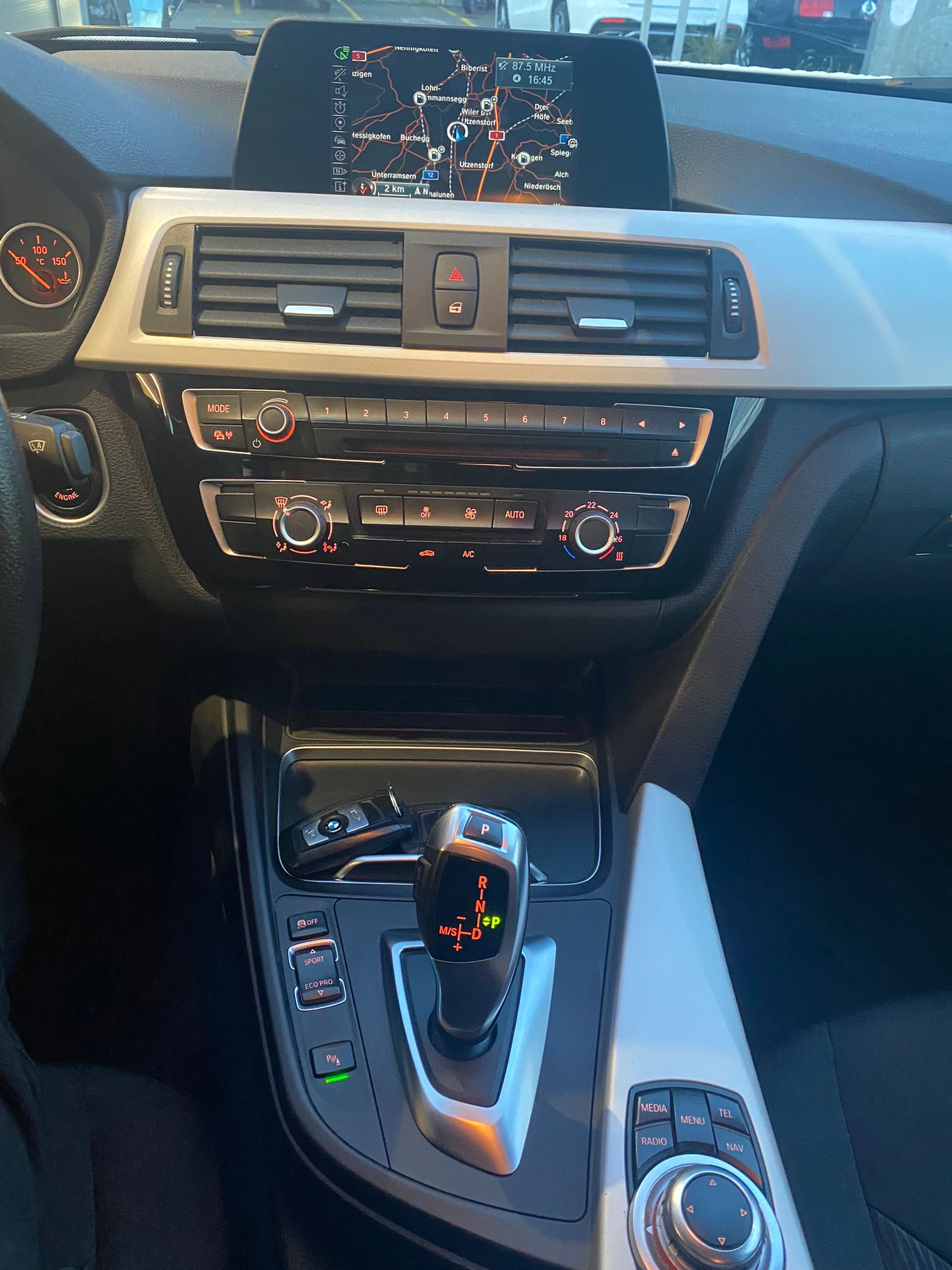 BMW 320d xDrive Touring Steptronic-image-11
