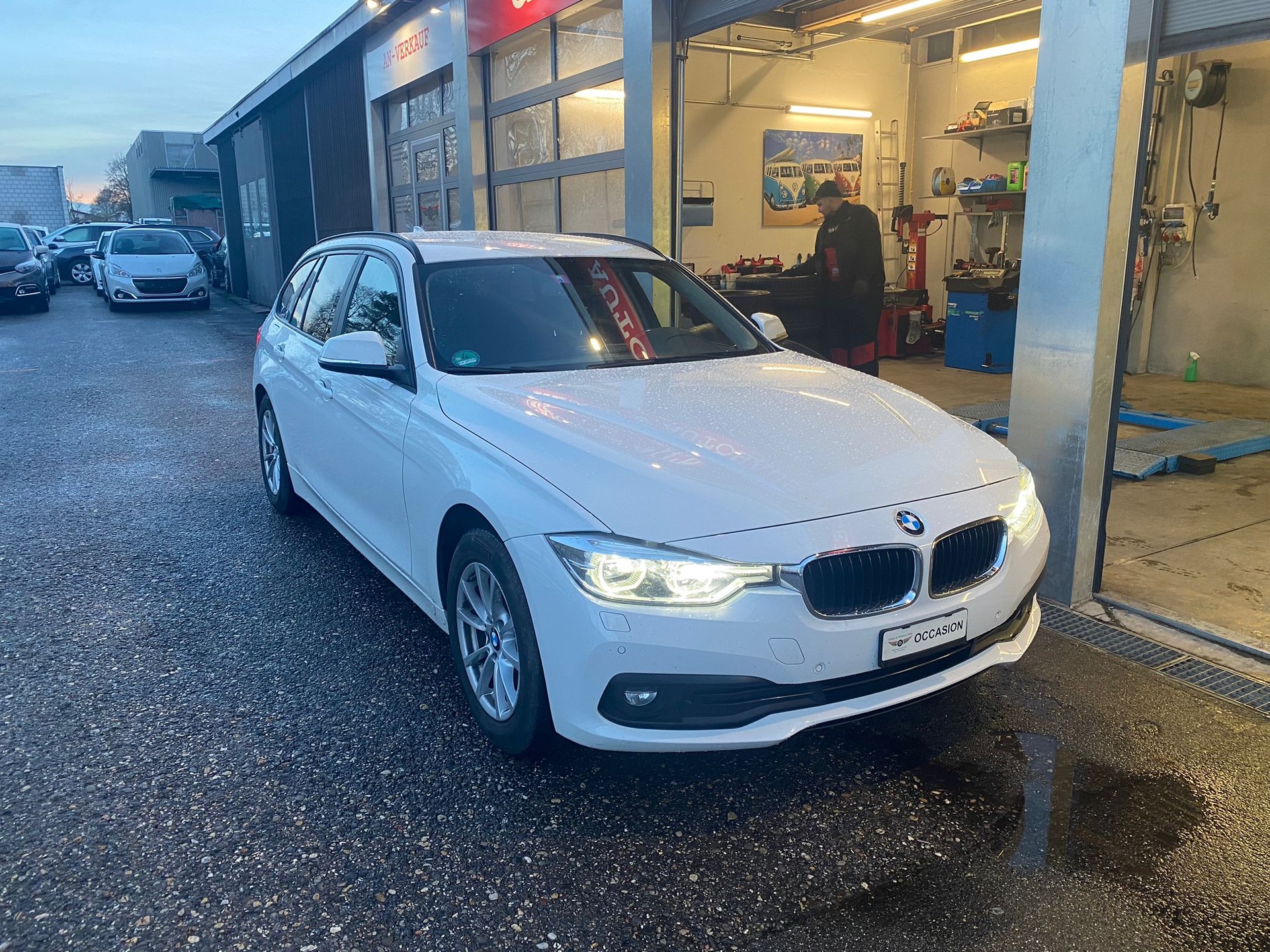 BMW 320d xDrive Touring Steptronic-image-1