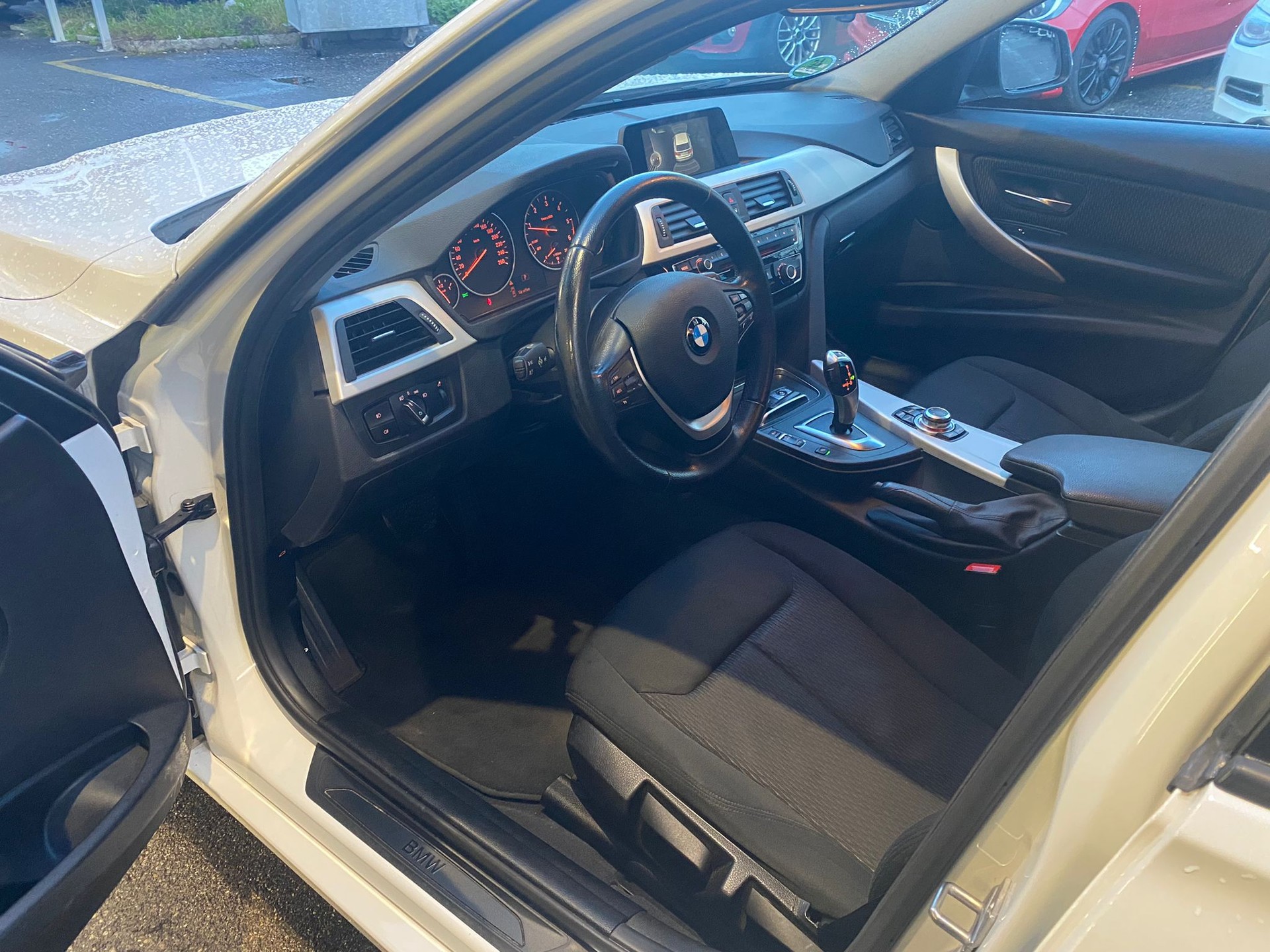 BMW 320d xDrive Touring Steptronic-image-8