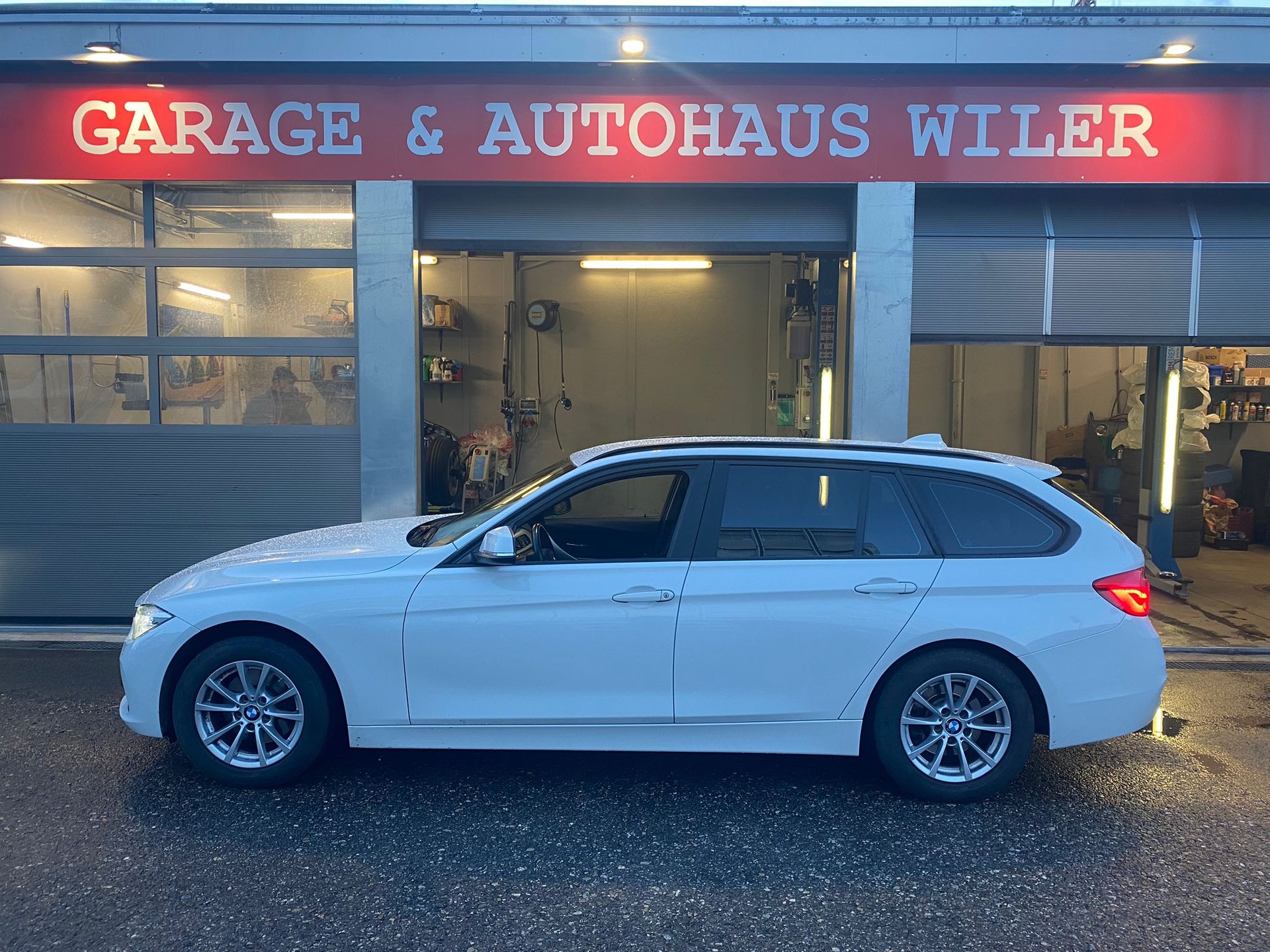 BMW 320d xDrive Touring Steptronic-image-6