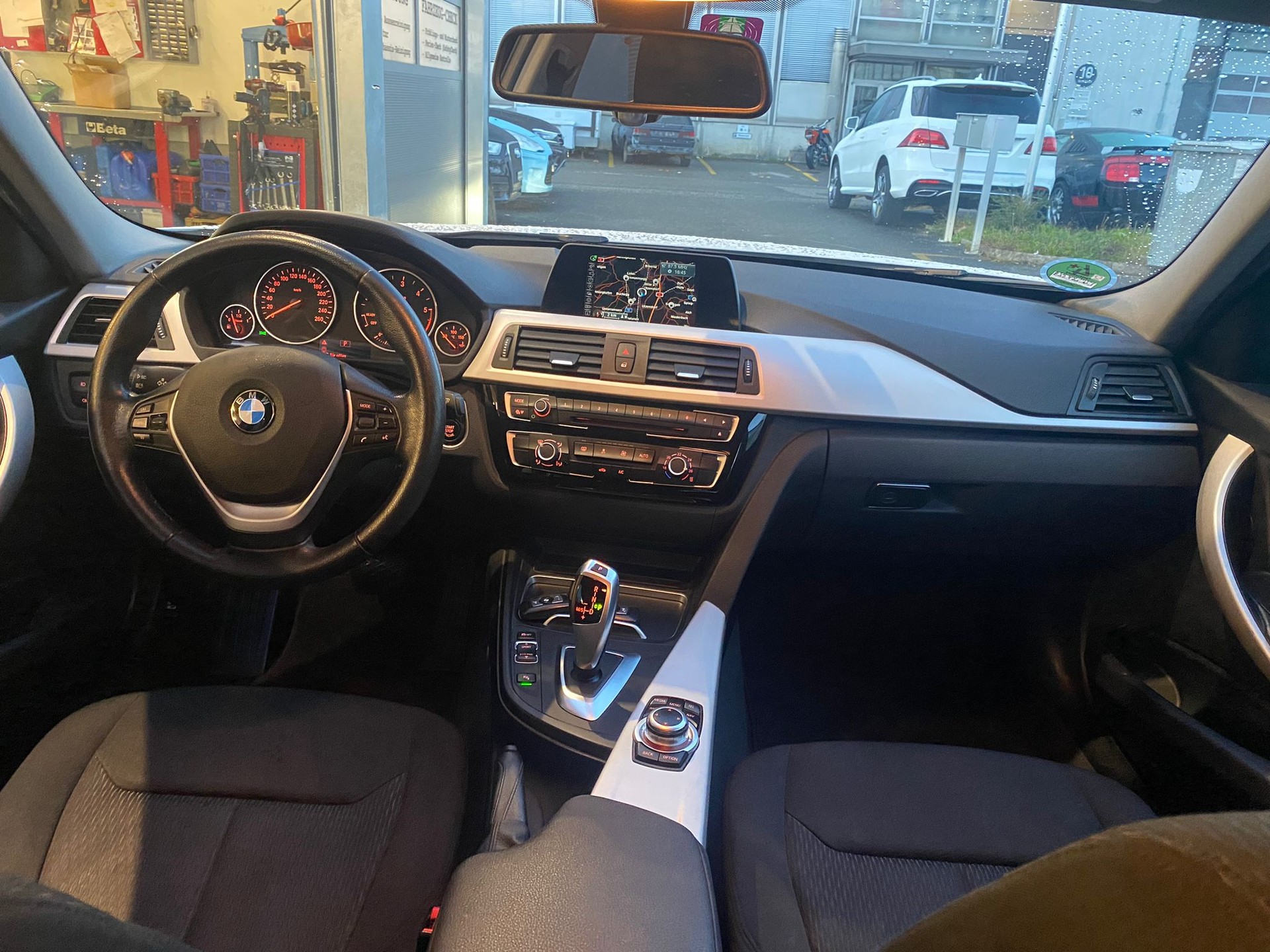 BMW 320d xDrive Touring Steptronic-image-7