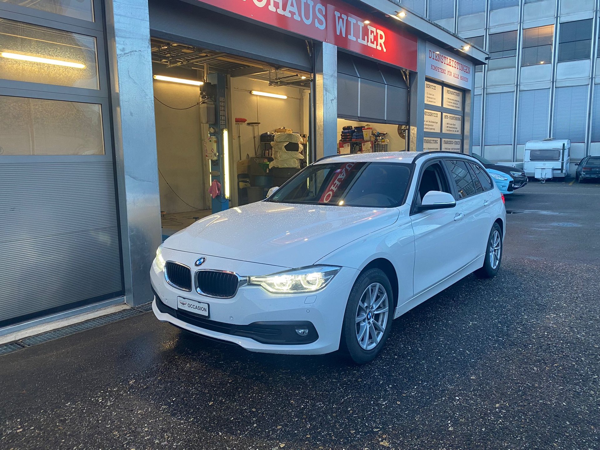 BMW 320d xDrive Touring Steptronic-image-0