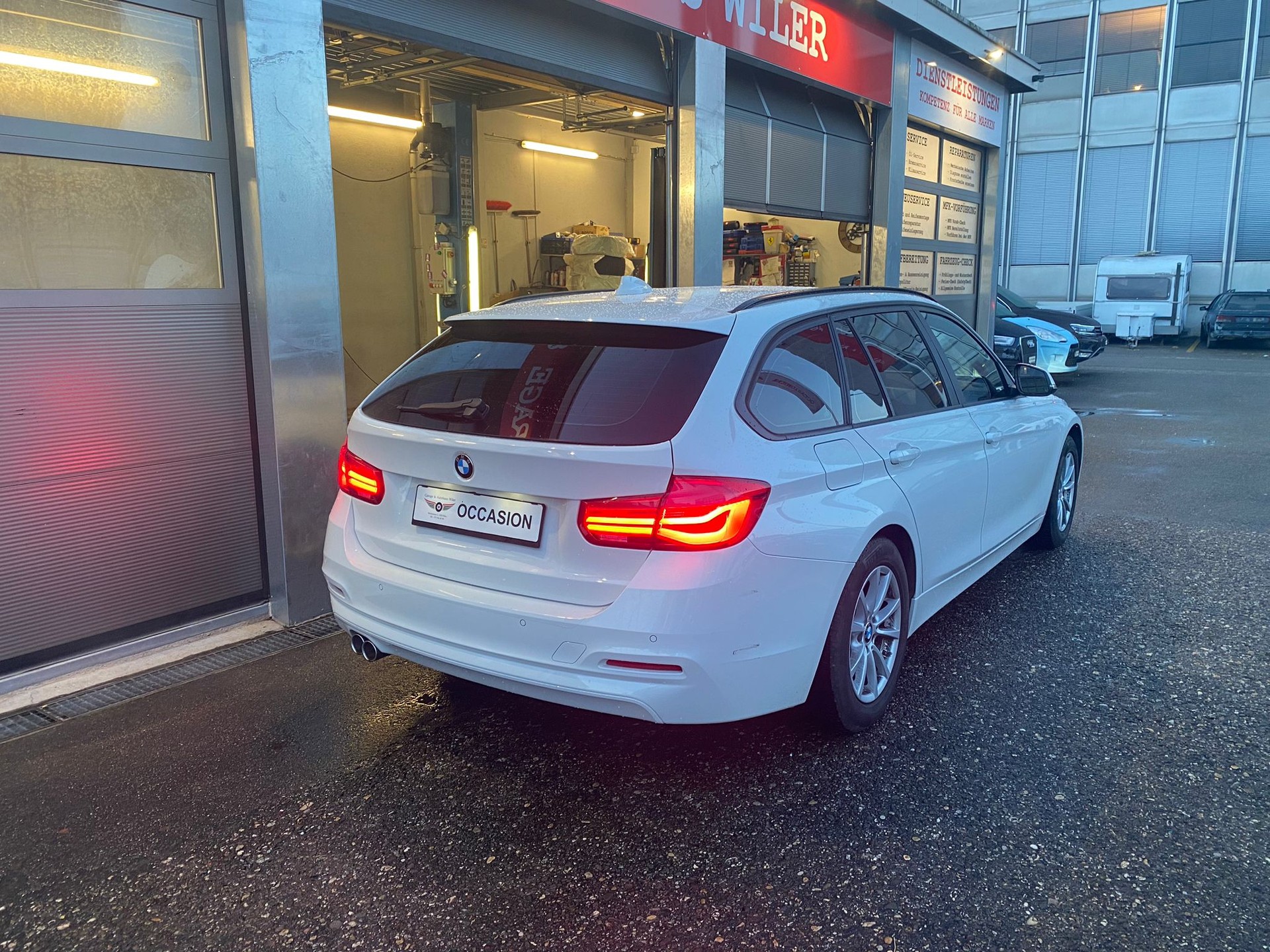 BMW 320d xDrive Touring Steptronic-image-3