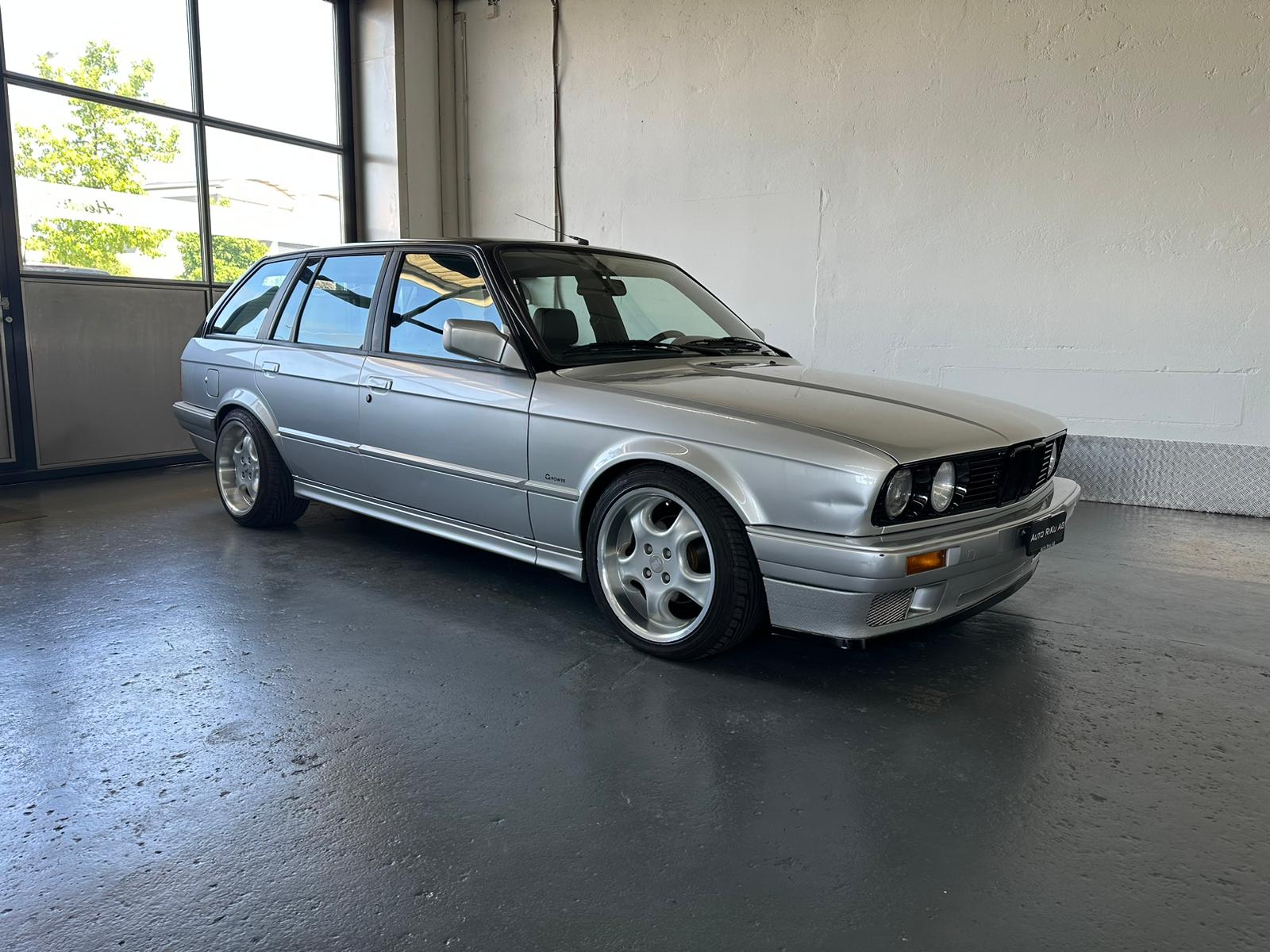 BMW 320i A Touring-image-1