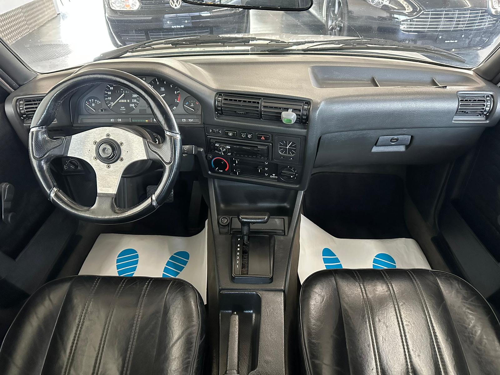 BMW 320i A Touring-image-12