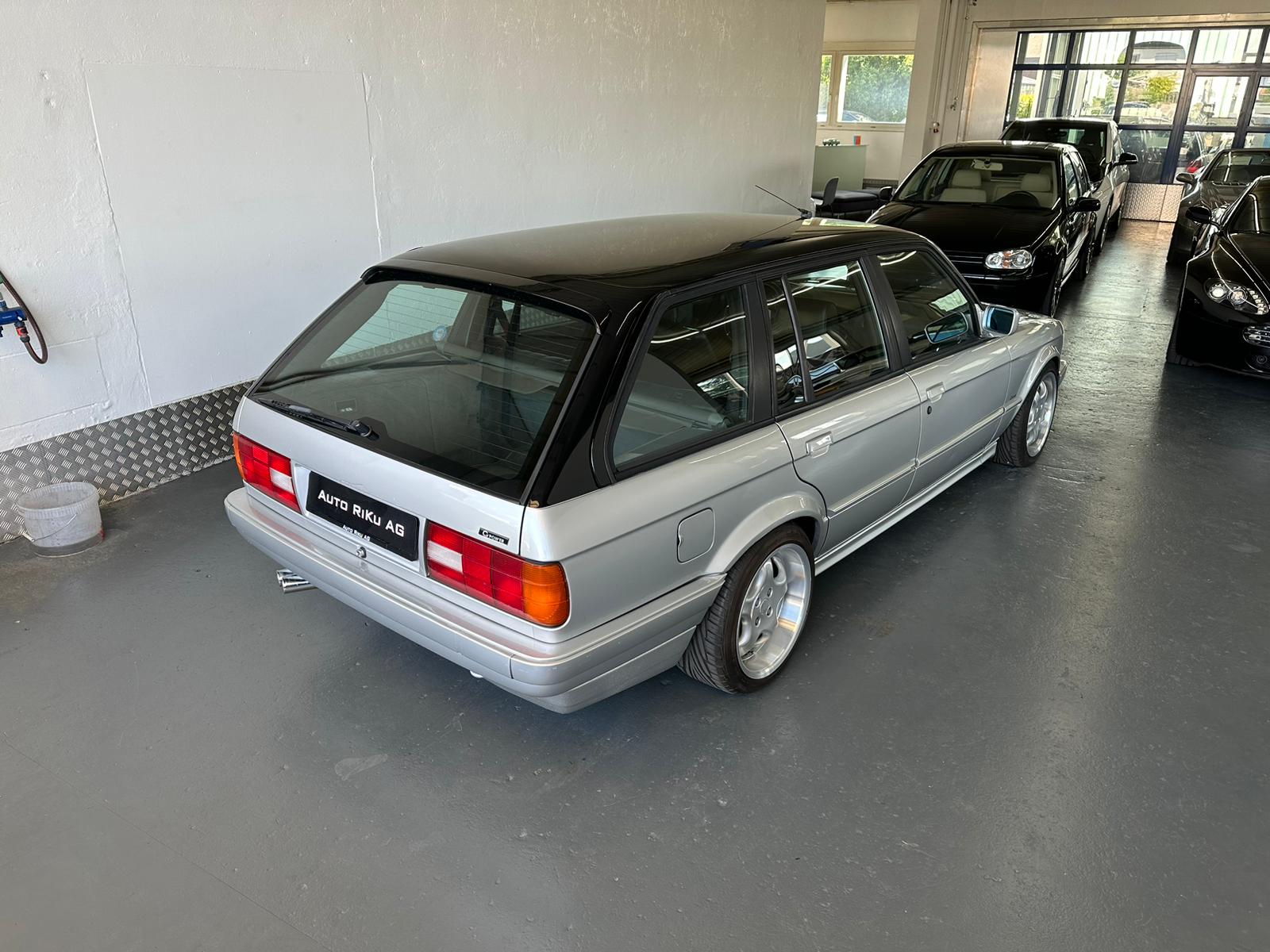 BMW 320i A Touring-image-6