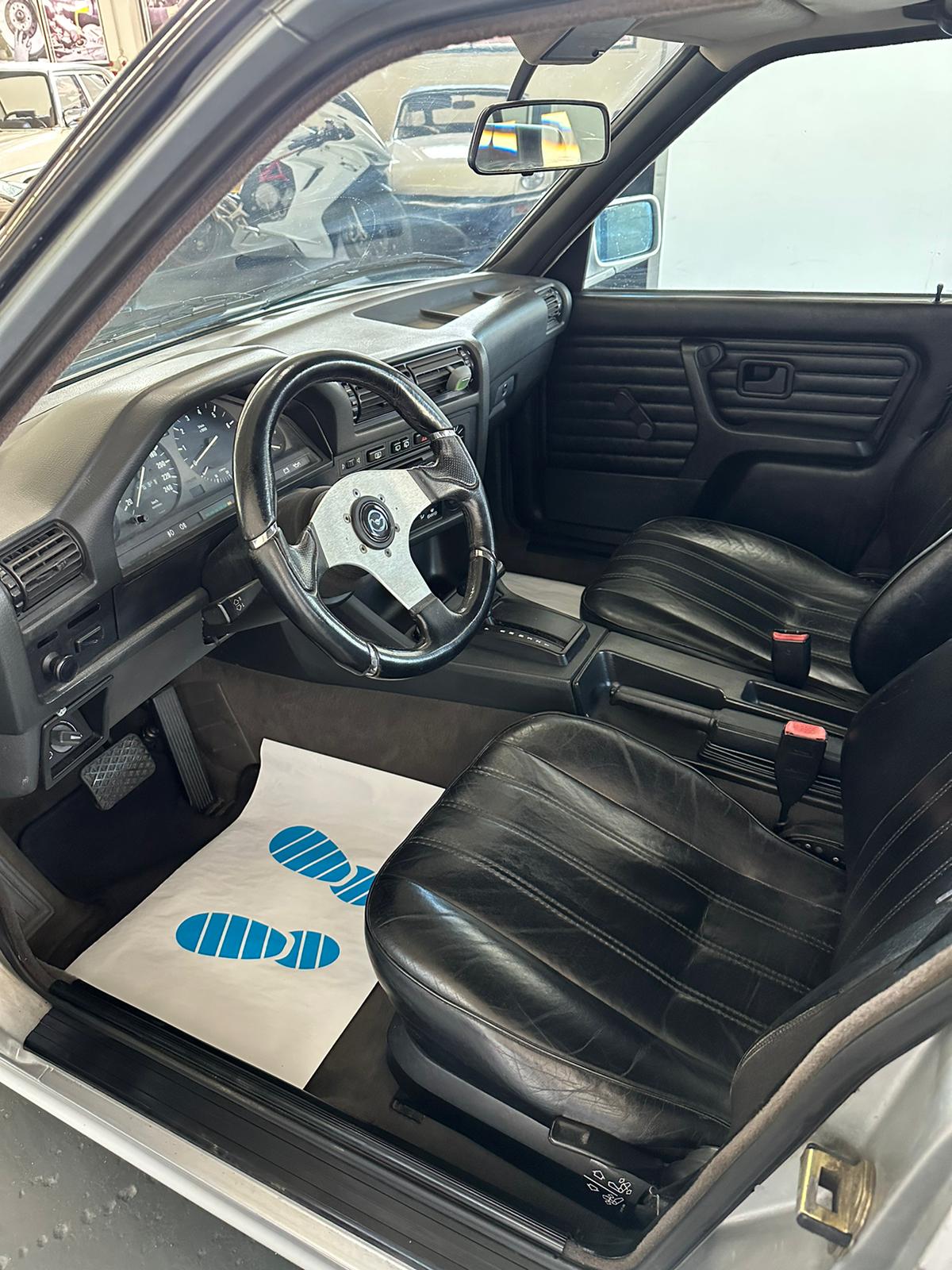 BMW 320i A Touring-image-10