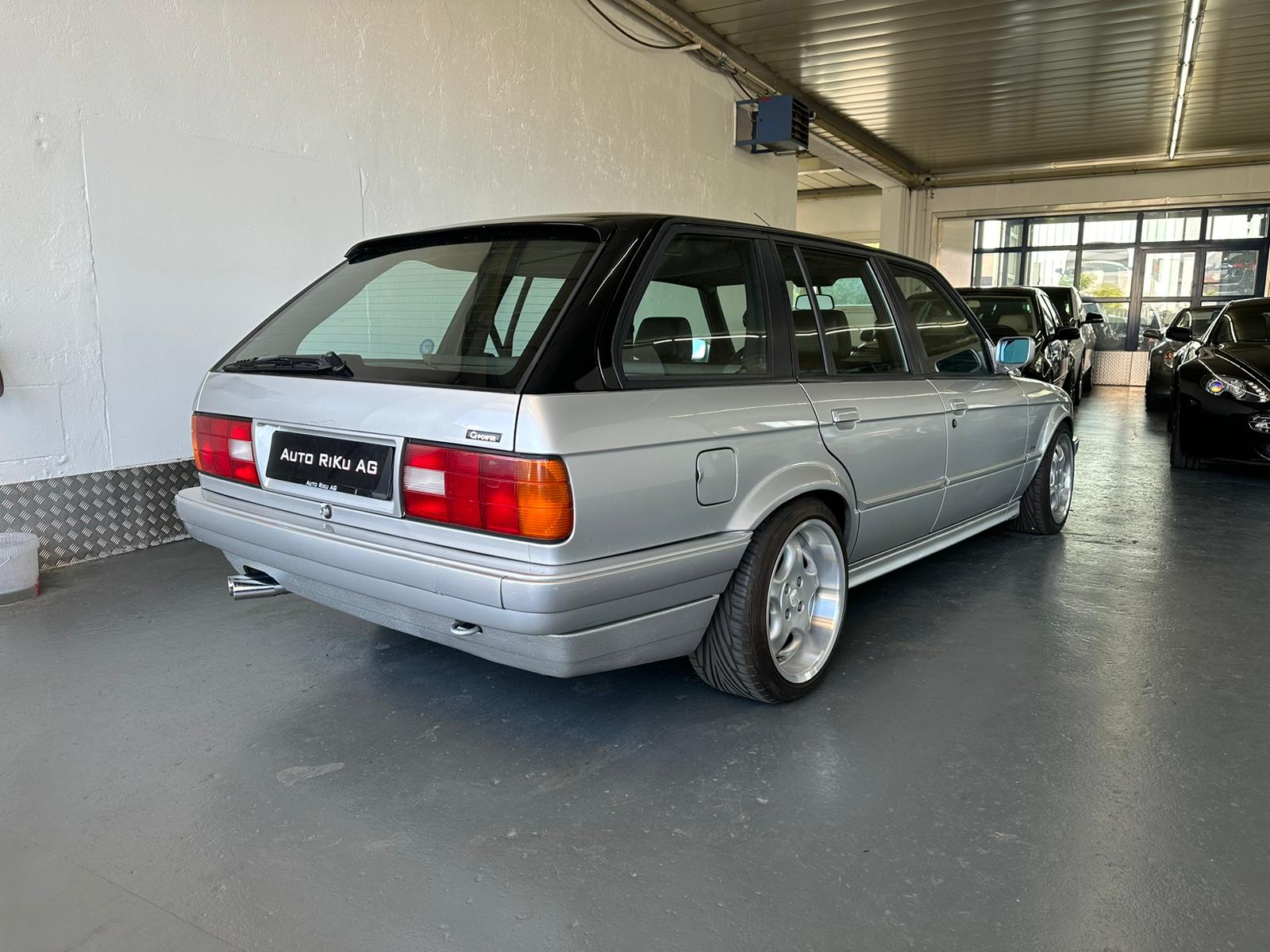 BMW 320i A Touring-image-7