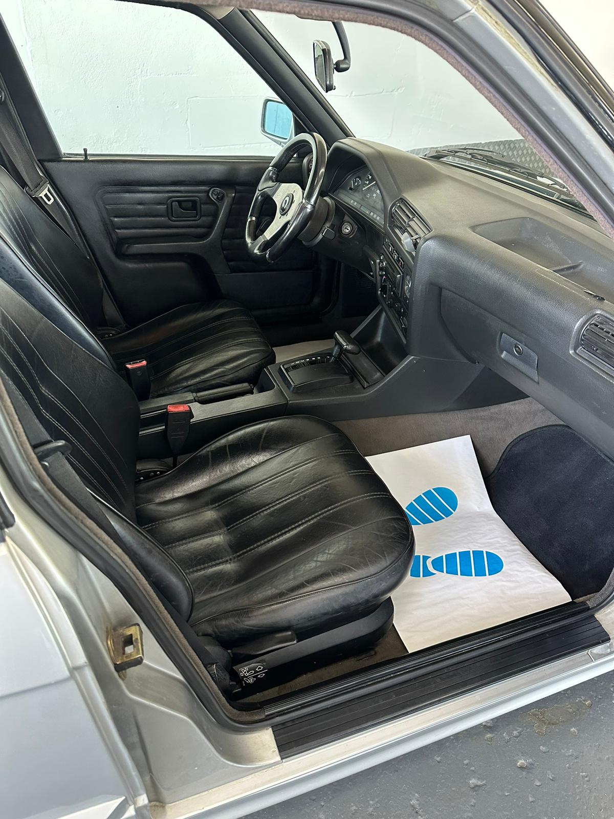BMW 320i A Touring-image-15
