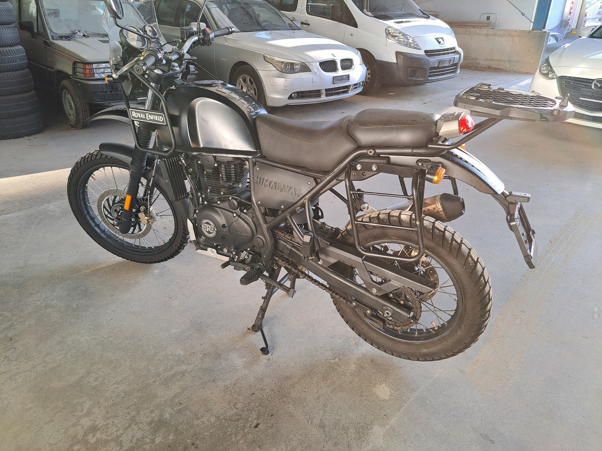 ROYAL ENFIELD Himalayan 400 EFI-showroom-element-2