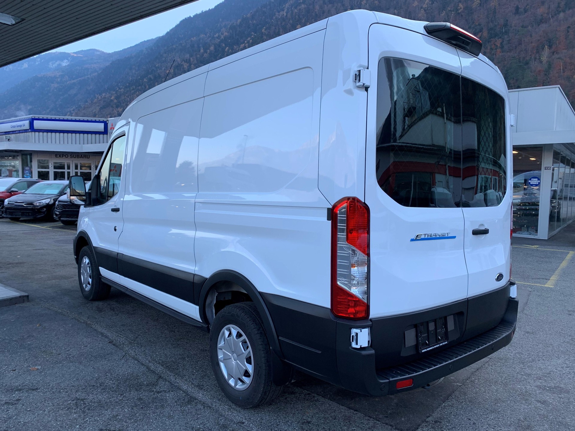 FORD E-Transit Van 350 L2H2 68kWh Trend-image-3