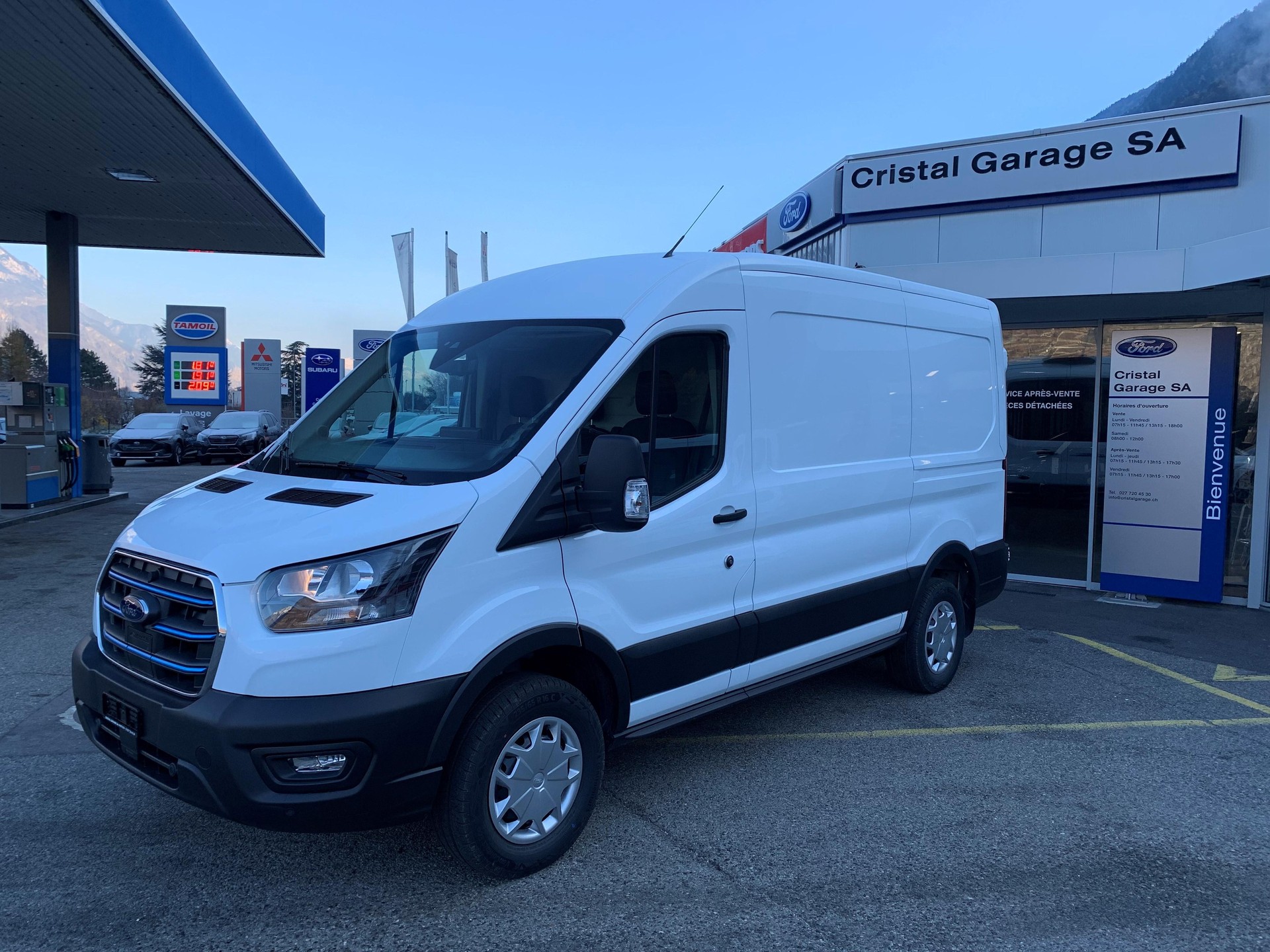 FORD E-Transit Van 350 L2H2 68kWh Trend-image-1