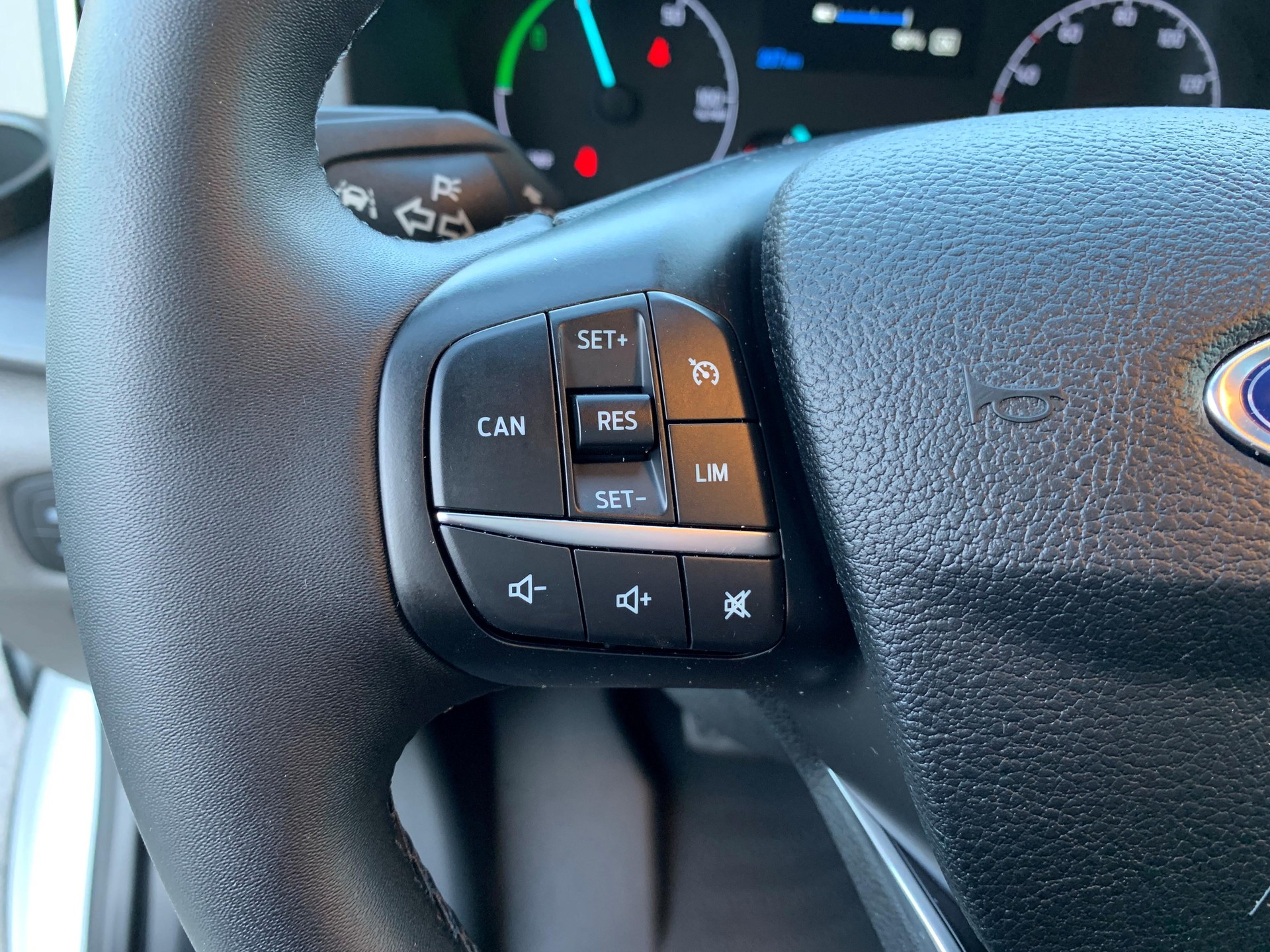 FORD E-Transit Van 350 L2H2 68kWh Trend-image-9