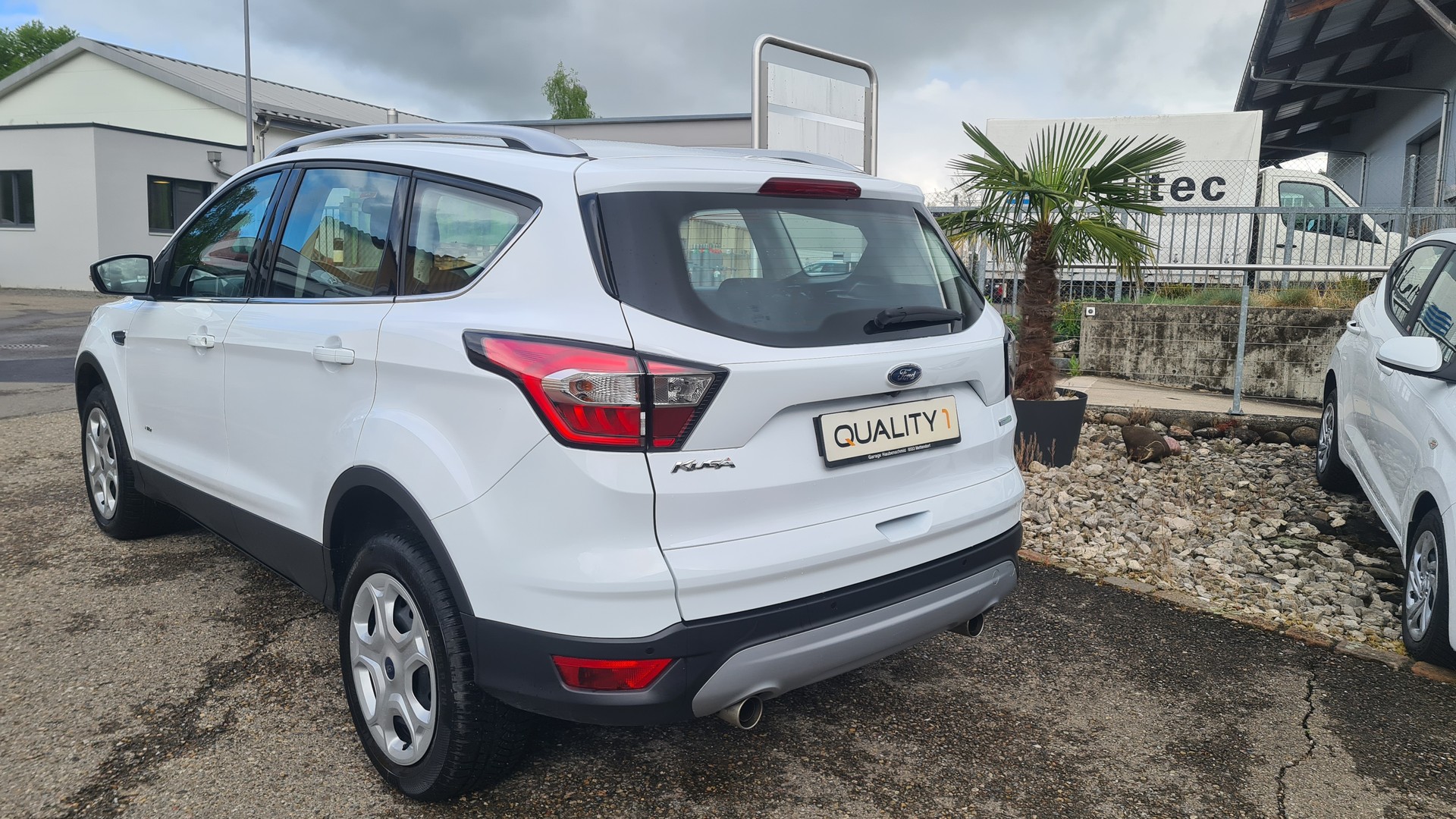 FORD Kuga 1.5 SCTi Business 4WD Automatic-image-3