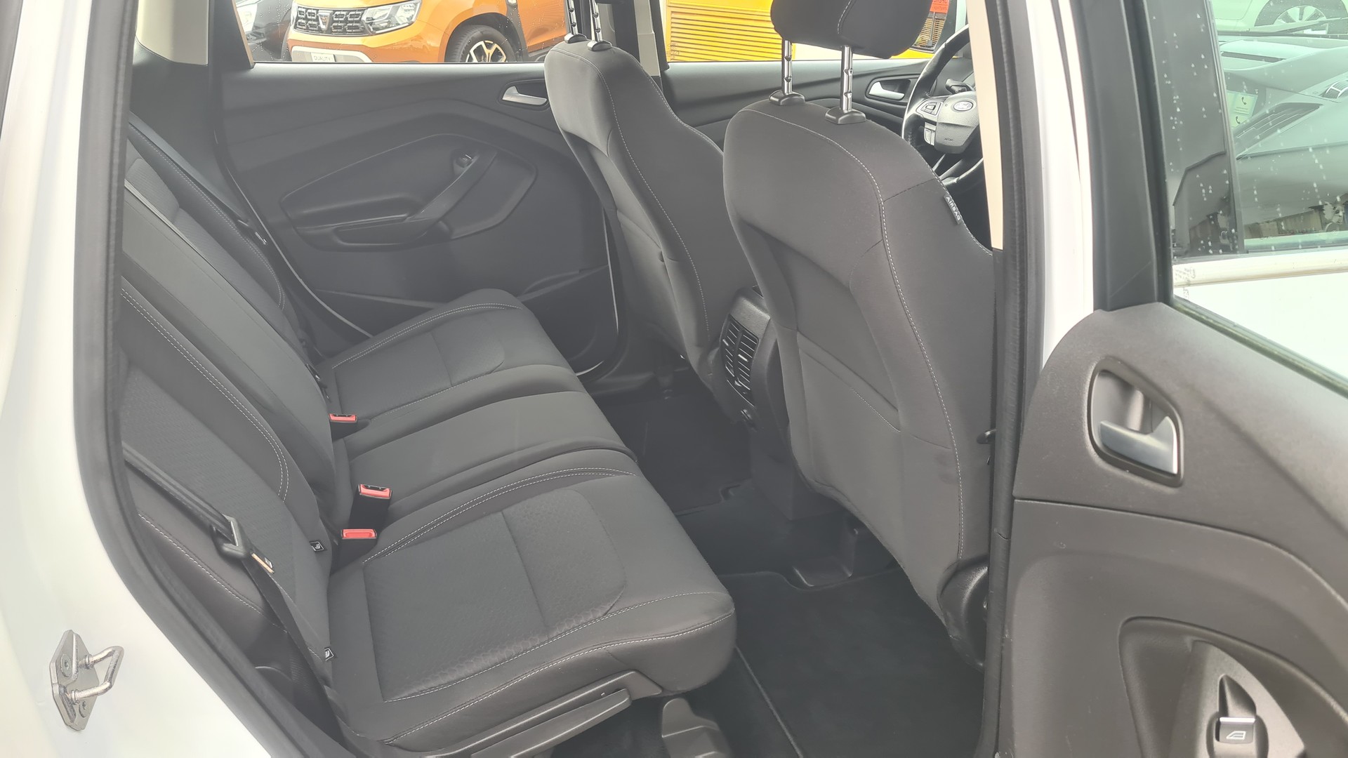 FORD Kuga 1.5 SCTi Business 4WD Automatic-image-6