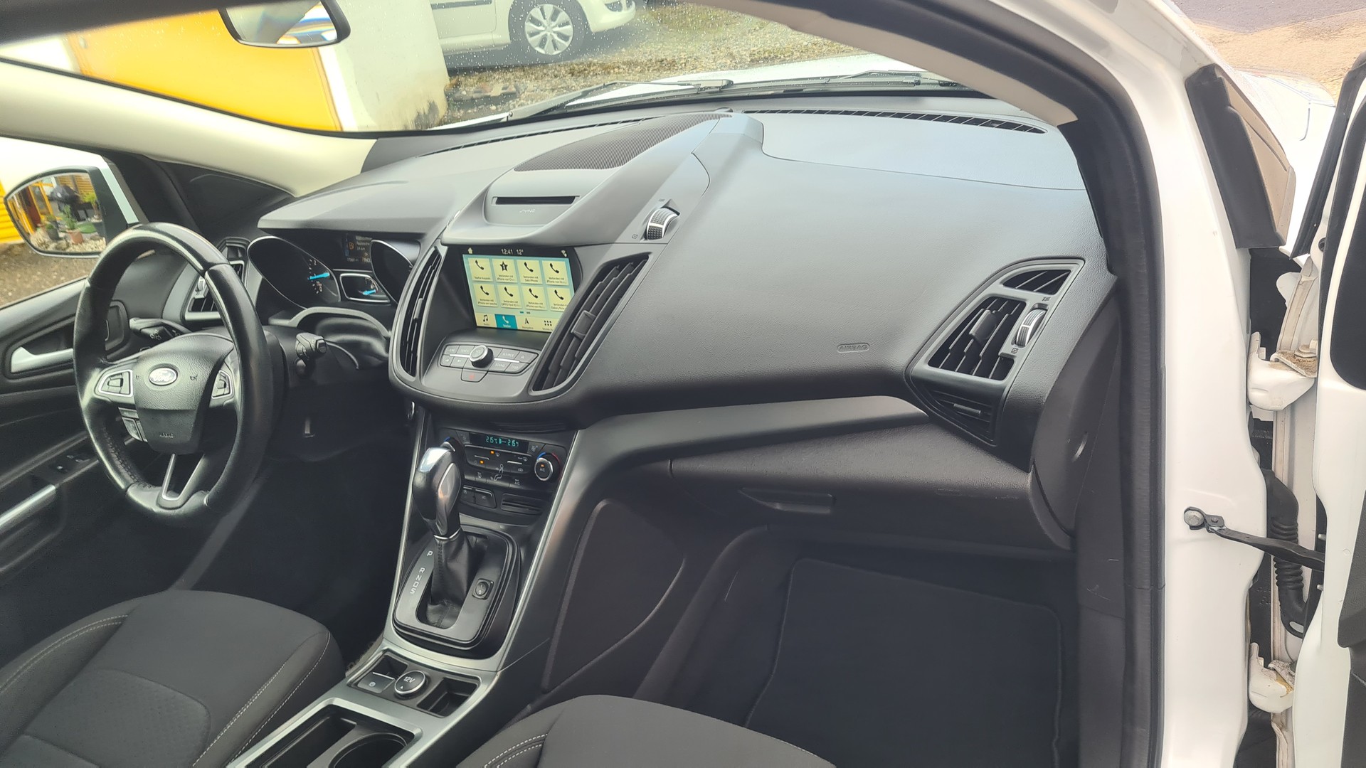 FORD Kuga 1.5 SCTi Business 4WD Automatic-image-7