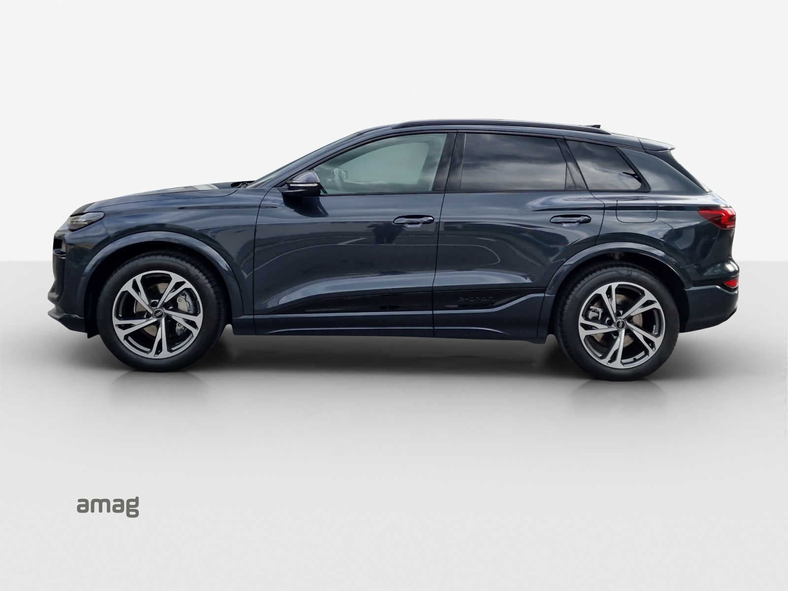 AUDI Q6 e-tron quattro-image-1