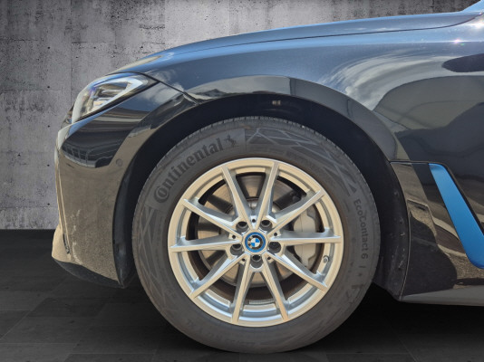 BMW i4 eDrive 40-image-12