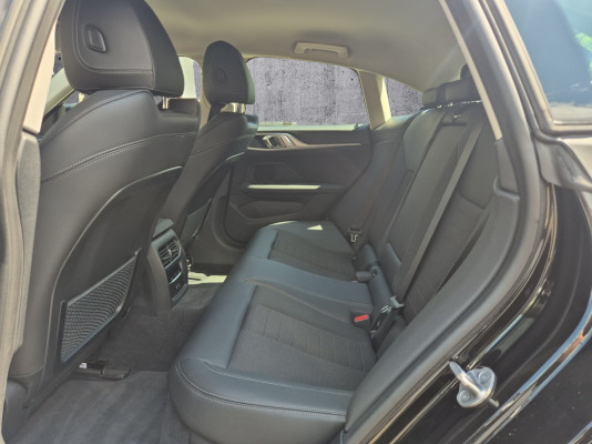 BMW i4 eDrive 40-image-10