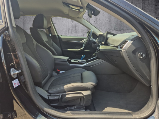BMW i4 eDrive 40-image-6