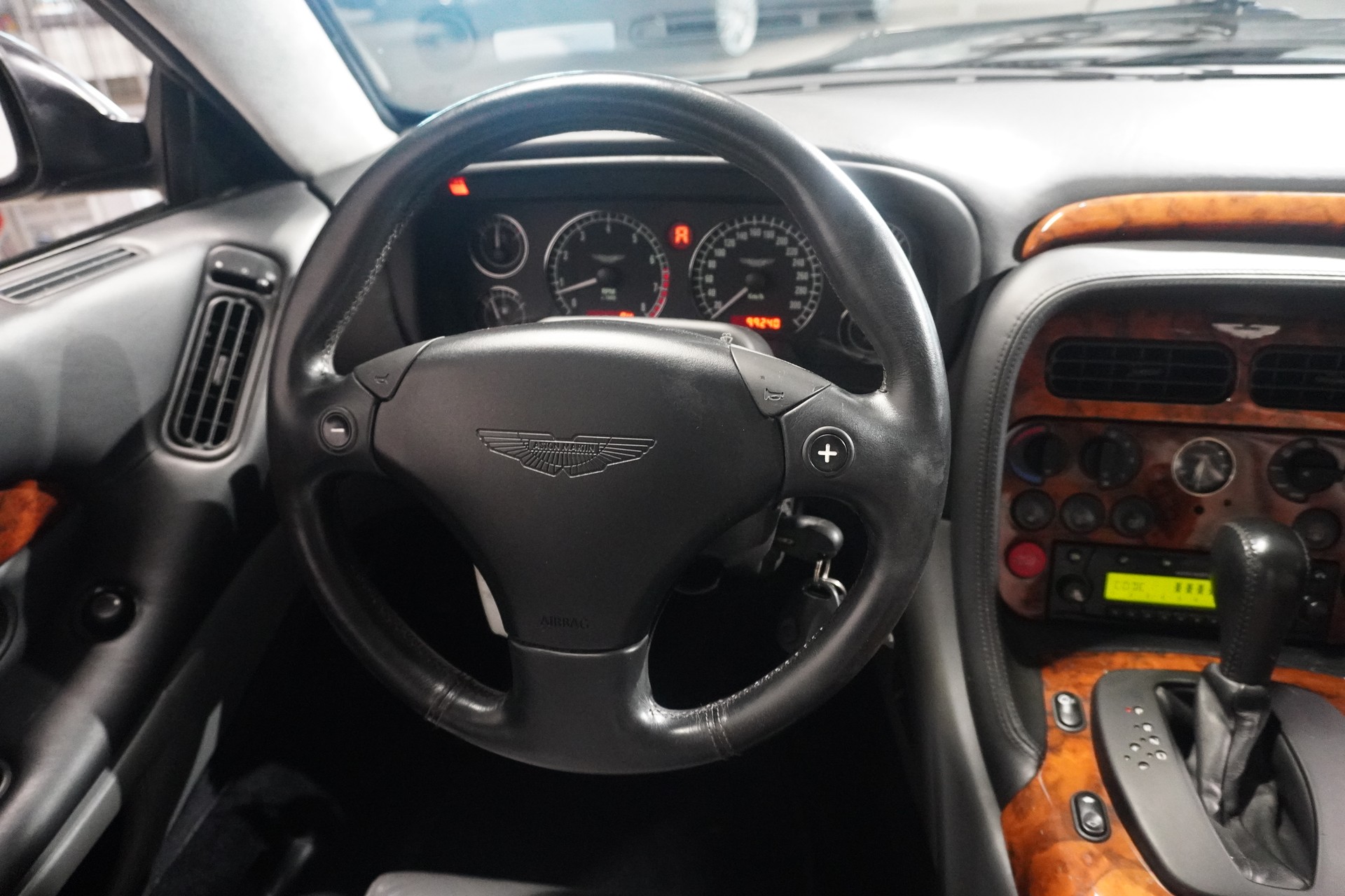 ASTON MARTIN DB7 Vantage-image-11