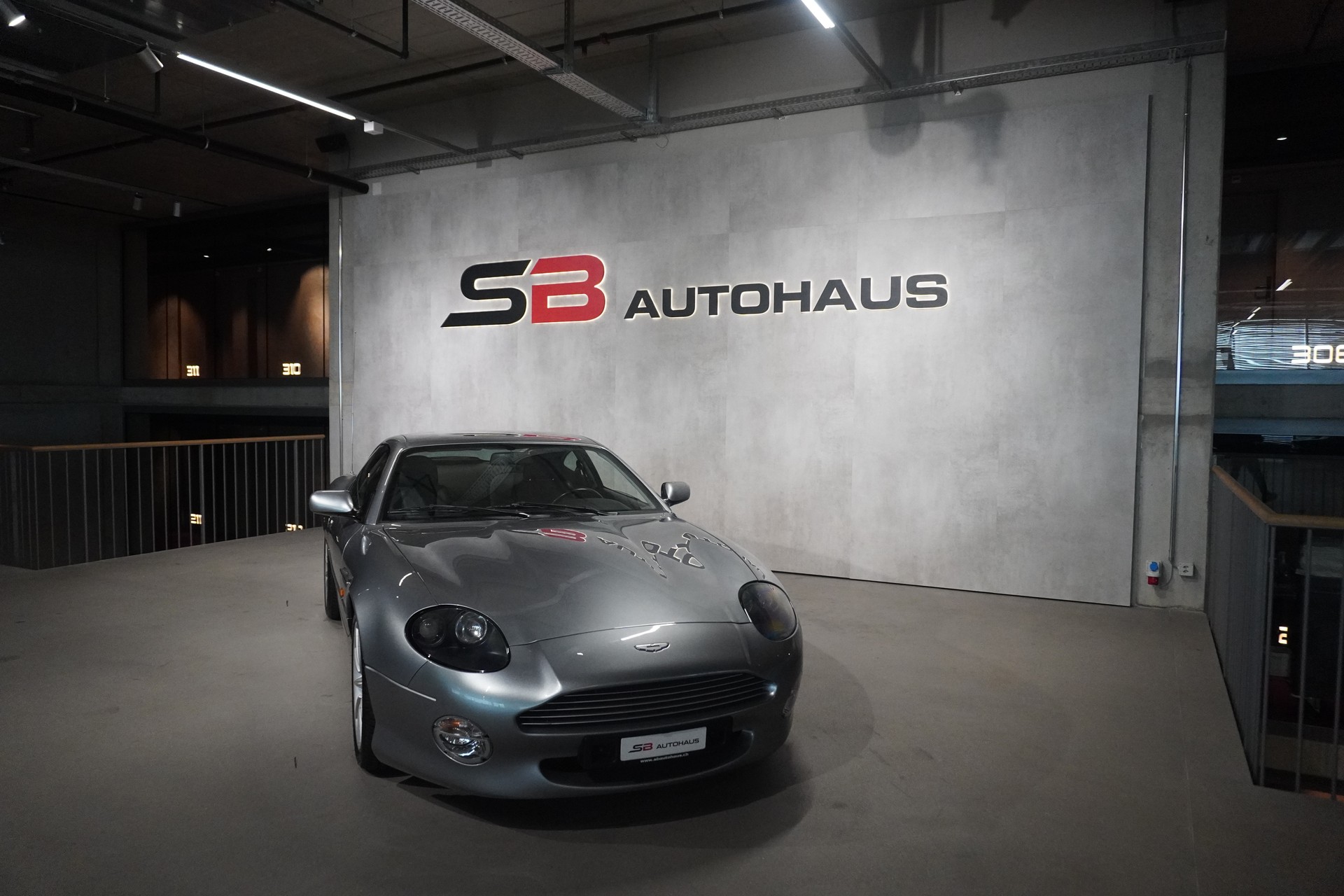 ASTON MARTIN DB7 Vantage-showroom-element-2