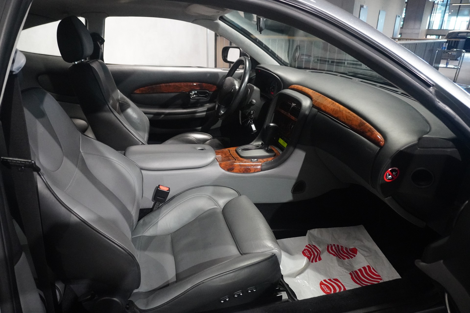 ASTON MARTIN DB7 Vantage-image-5