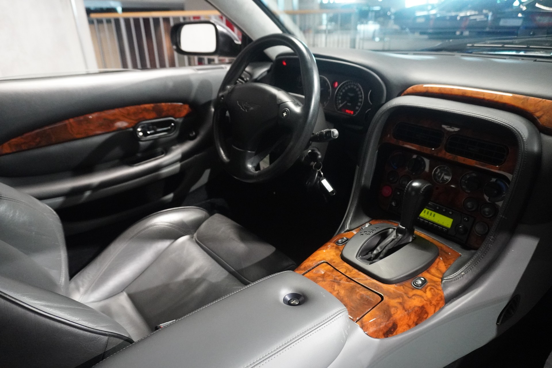 ASTON MARTIN DB7 Vantage-image-8