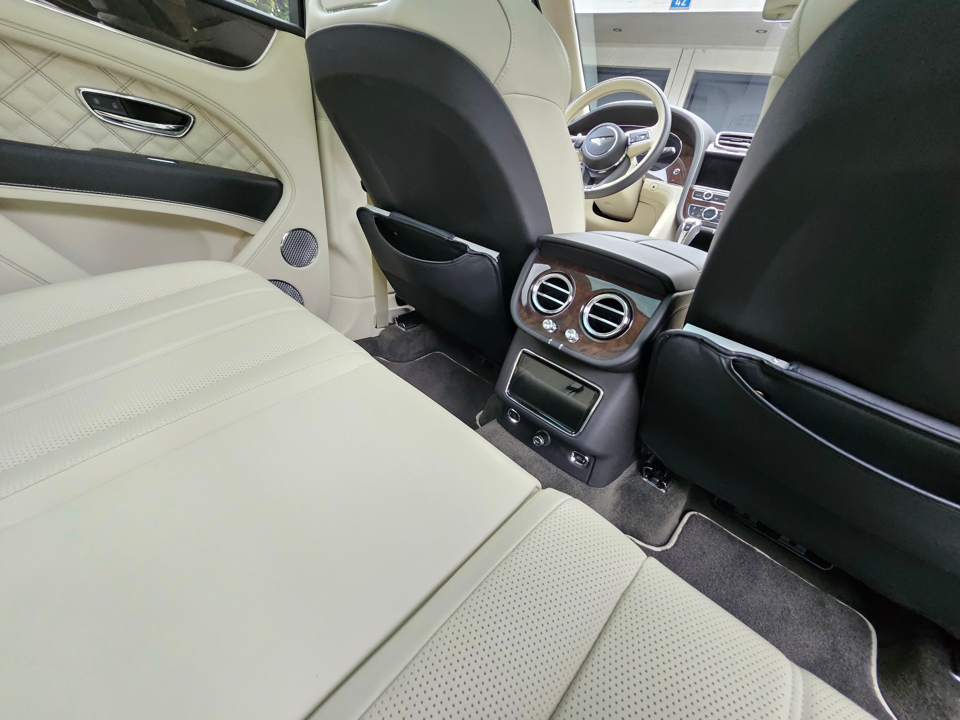 BENTLEY Bentayga V6 Hybrid First Edition-image-7