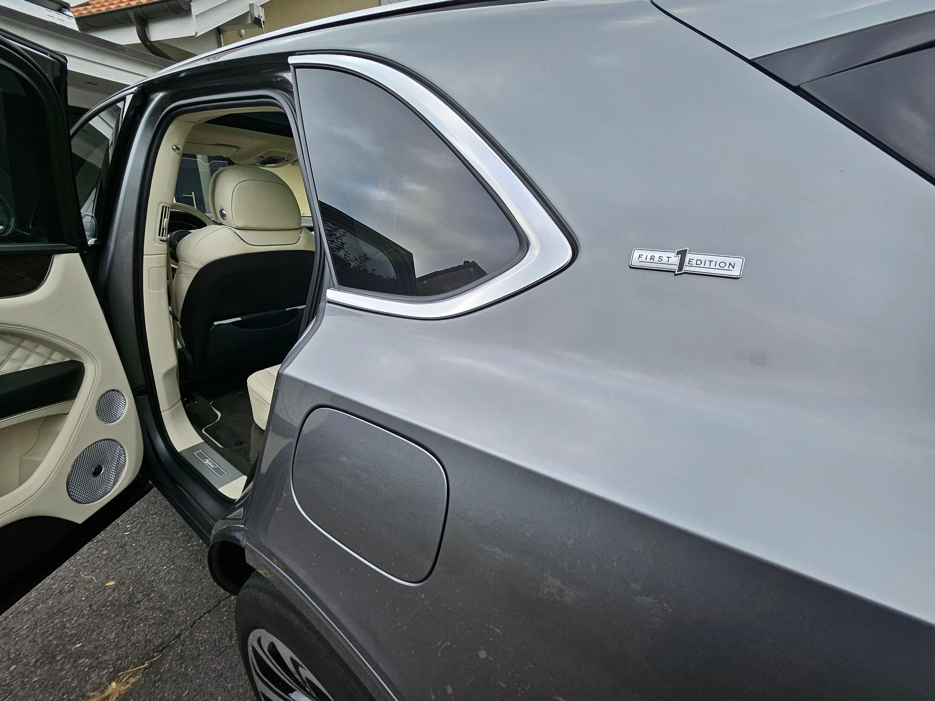 BENTLEY Bentayga V6 Hybrid First Edition-image-8