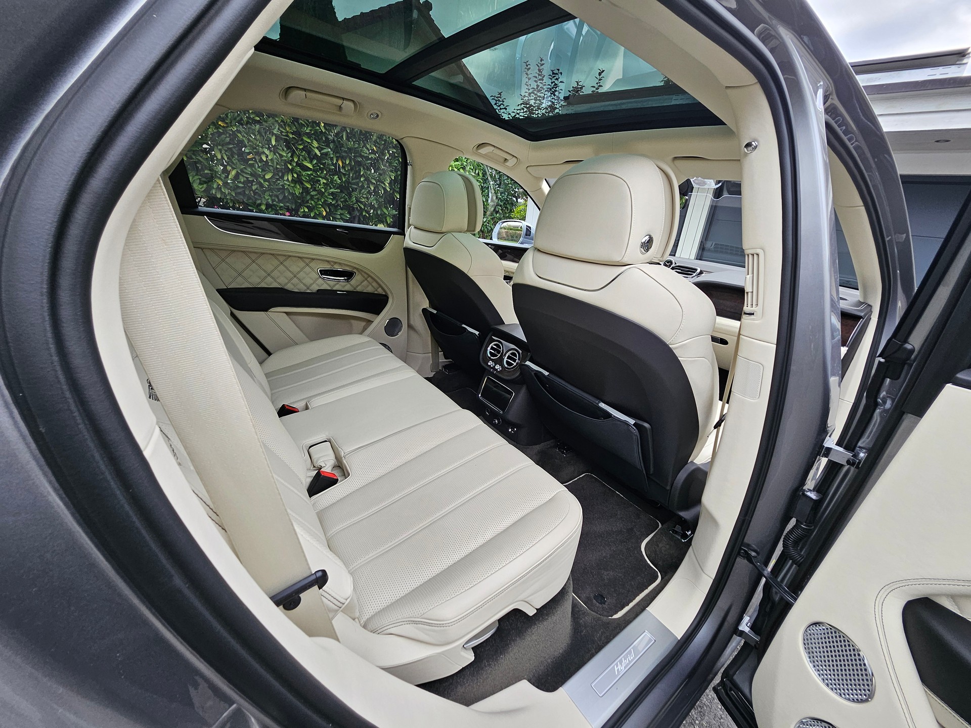 BENTLEY Bentayga V6 Hybrid First Edition-image-3