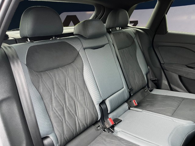 AUDI Q3 SUV TFSI quattro 195 kW S tronic-image-17