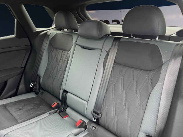 AUDI Q3 SUV TFSI quattro 195 kW S tronic-image-15