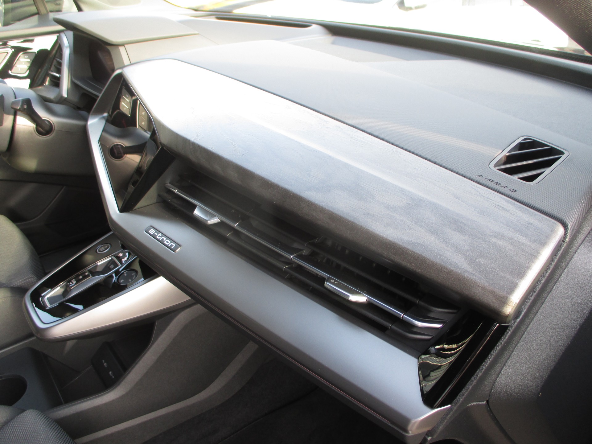 AUDI Q4 e-tron 40-image-9