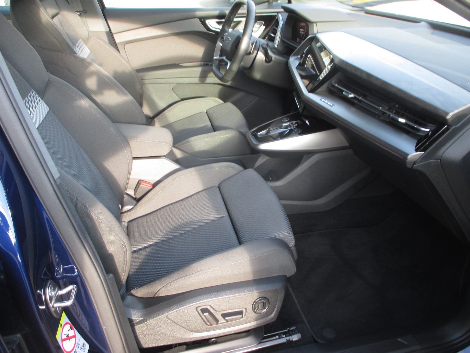 AUDI Q4 e-tron 40-image-13
