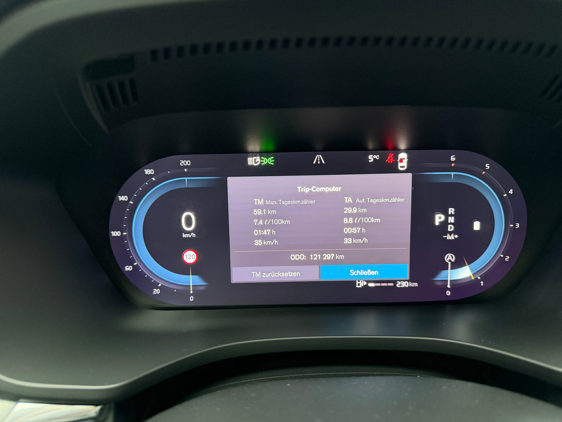 VOLVO XC60 B4 Diesel Mild Hybrid AWD Core Geartronic-image-13