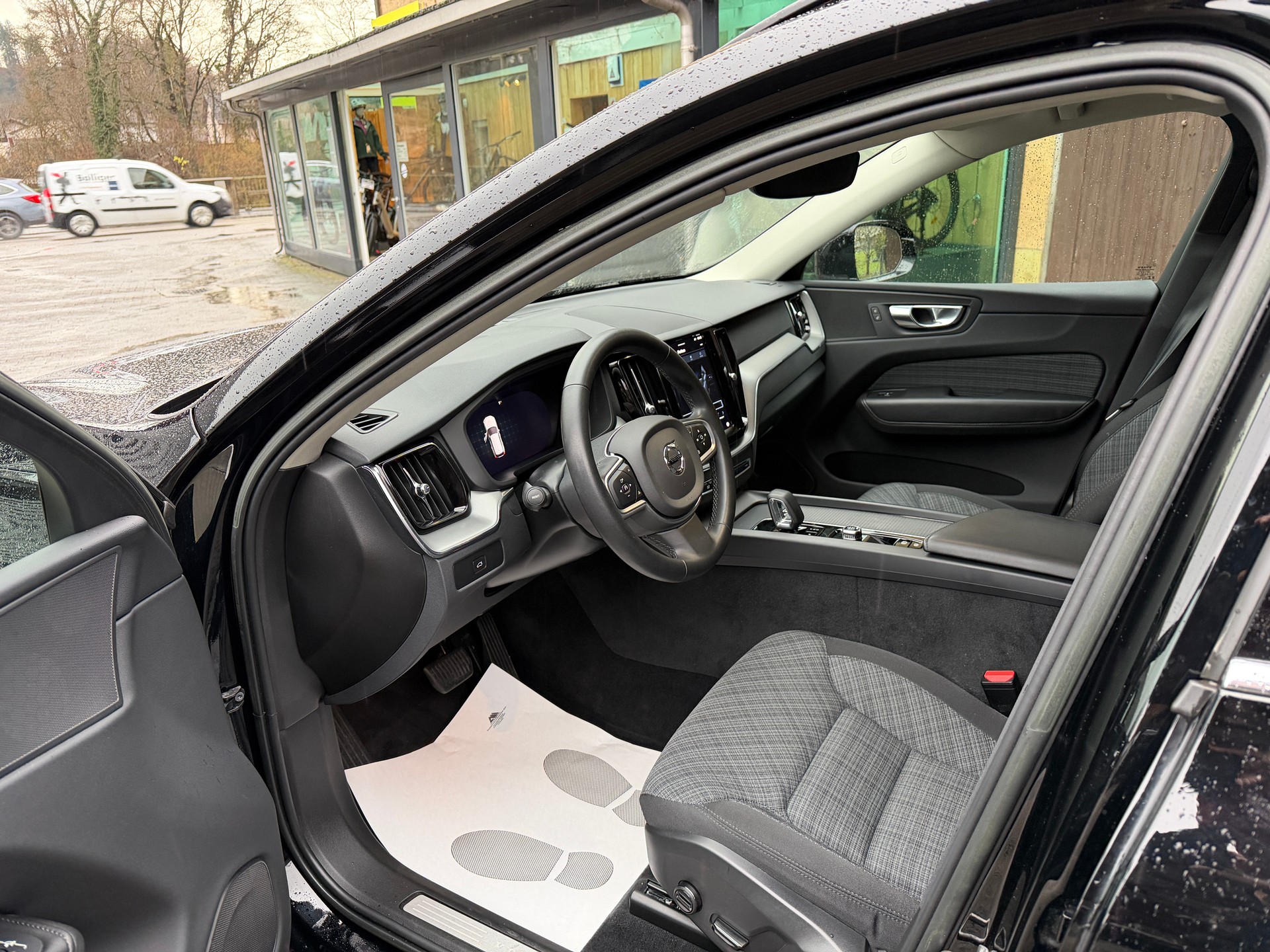 VOLVO XC60 B4 Diesel Mild Hybrid AWD Core Geartronic-image-7