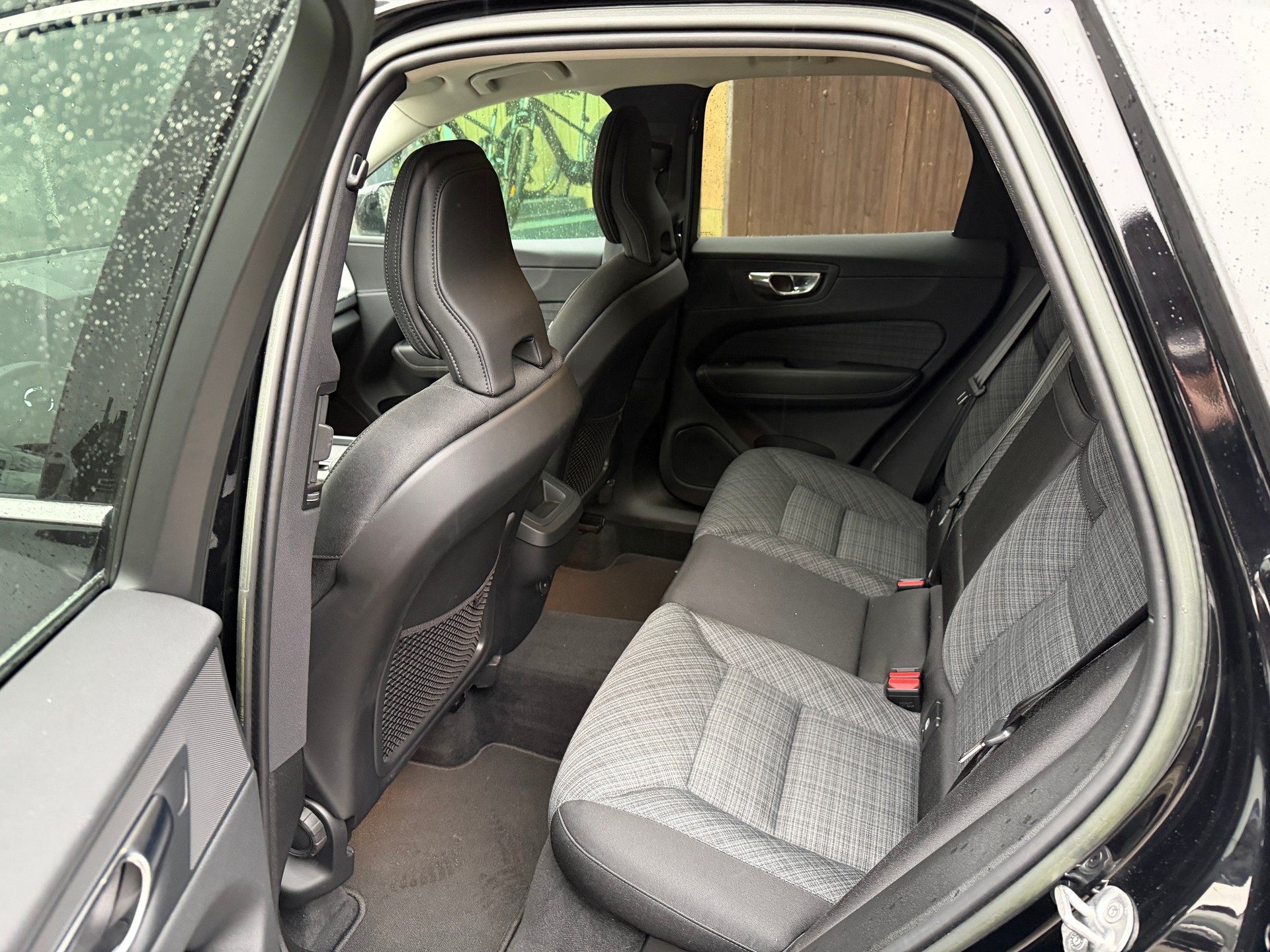 VOLVO XC60 B4 Diesel Mild Hybrid AWD Core Geartronic-image-9