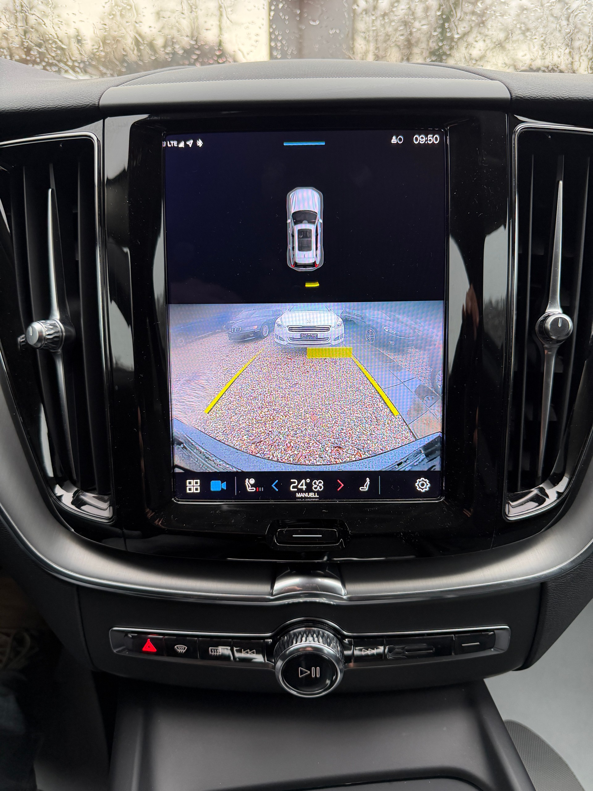 VOLVO XC60 B4 Diesel Mild Hybrid AWD Core Geartronic-image-14