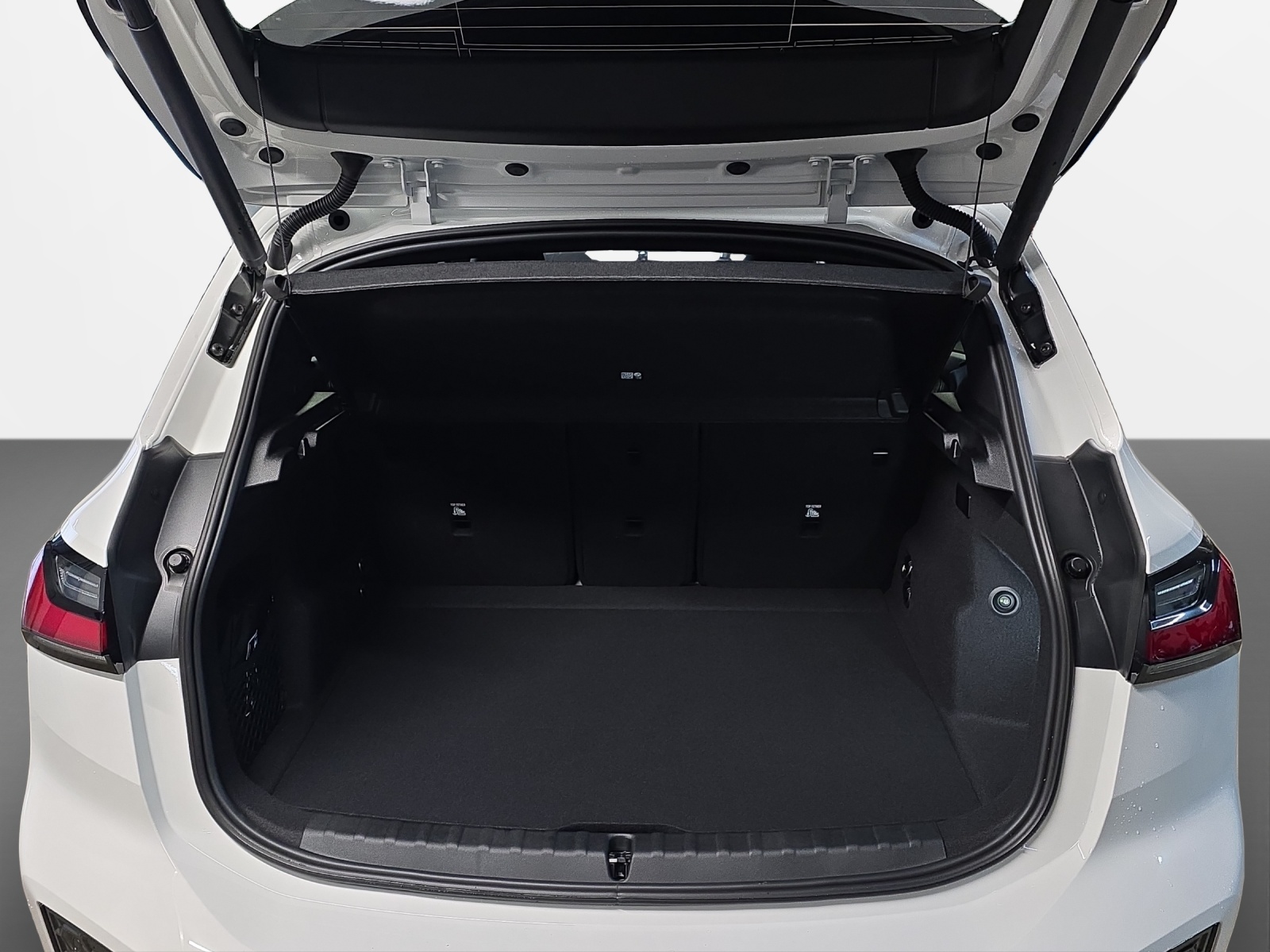 BMW 230e xDrive Active Tourer M Sport-image-17
