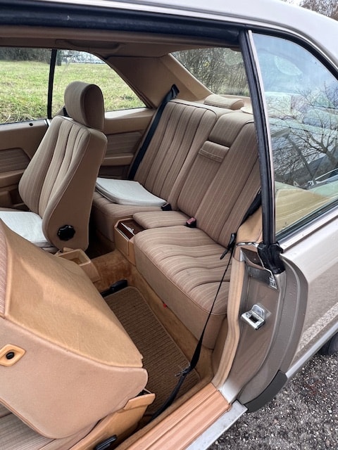 MERCEDES-BENZ 300 CE-image-7
