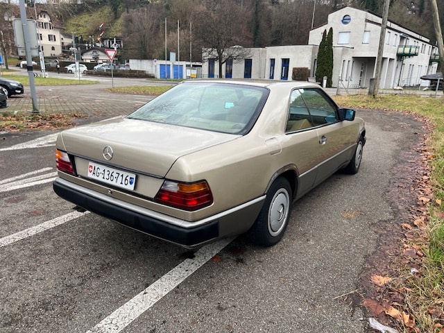 MERCEDES-BENZ 300 CE-image-4
