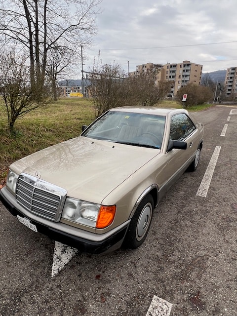 MERCEDES-BENZ 300 CE-image-1
