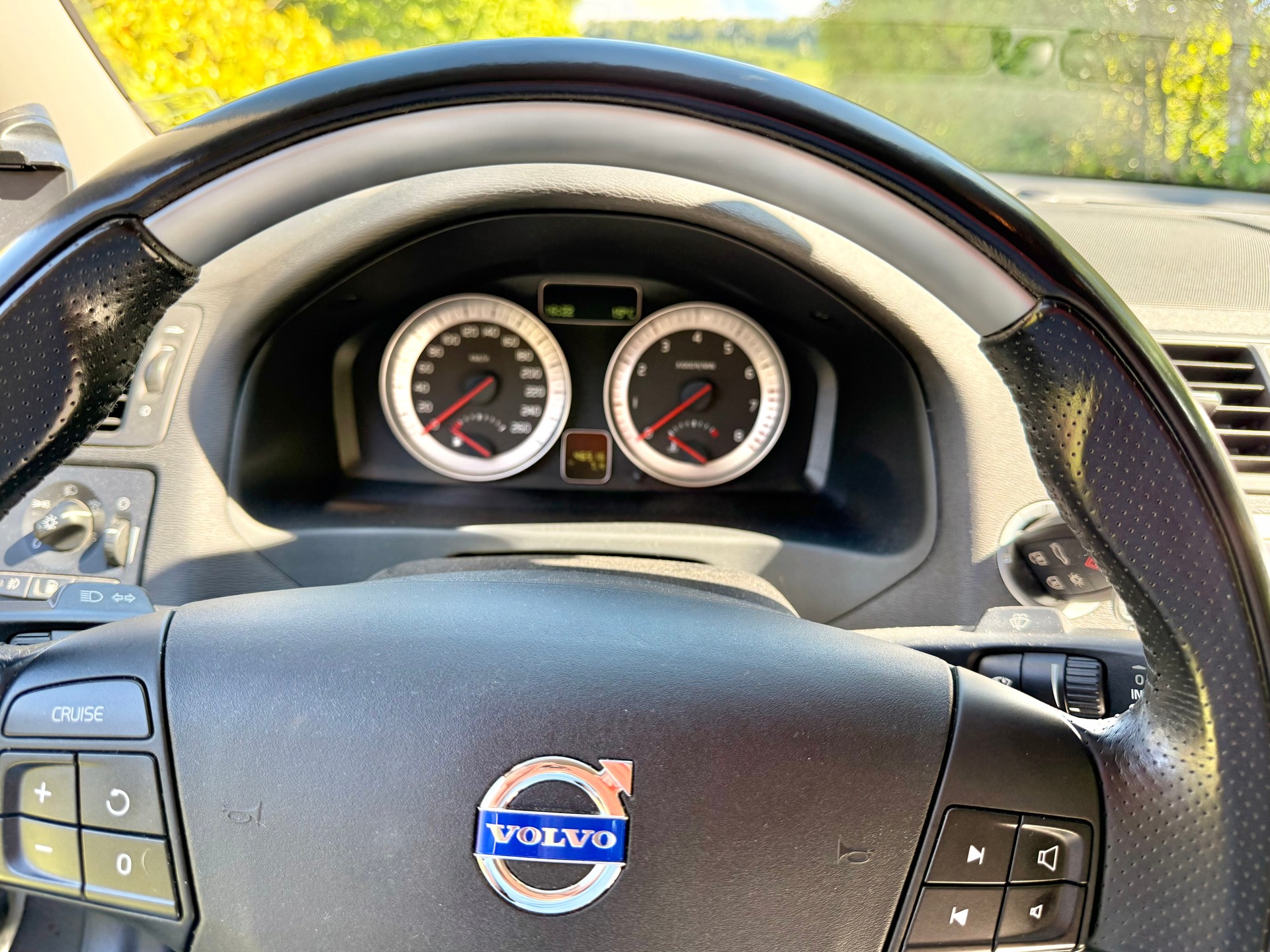 VOLVO T5 Summum Geartronic 230 PS 5 Zylinder-image-12