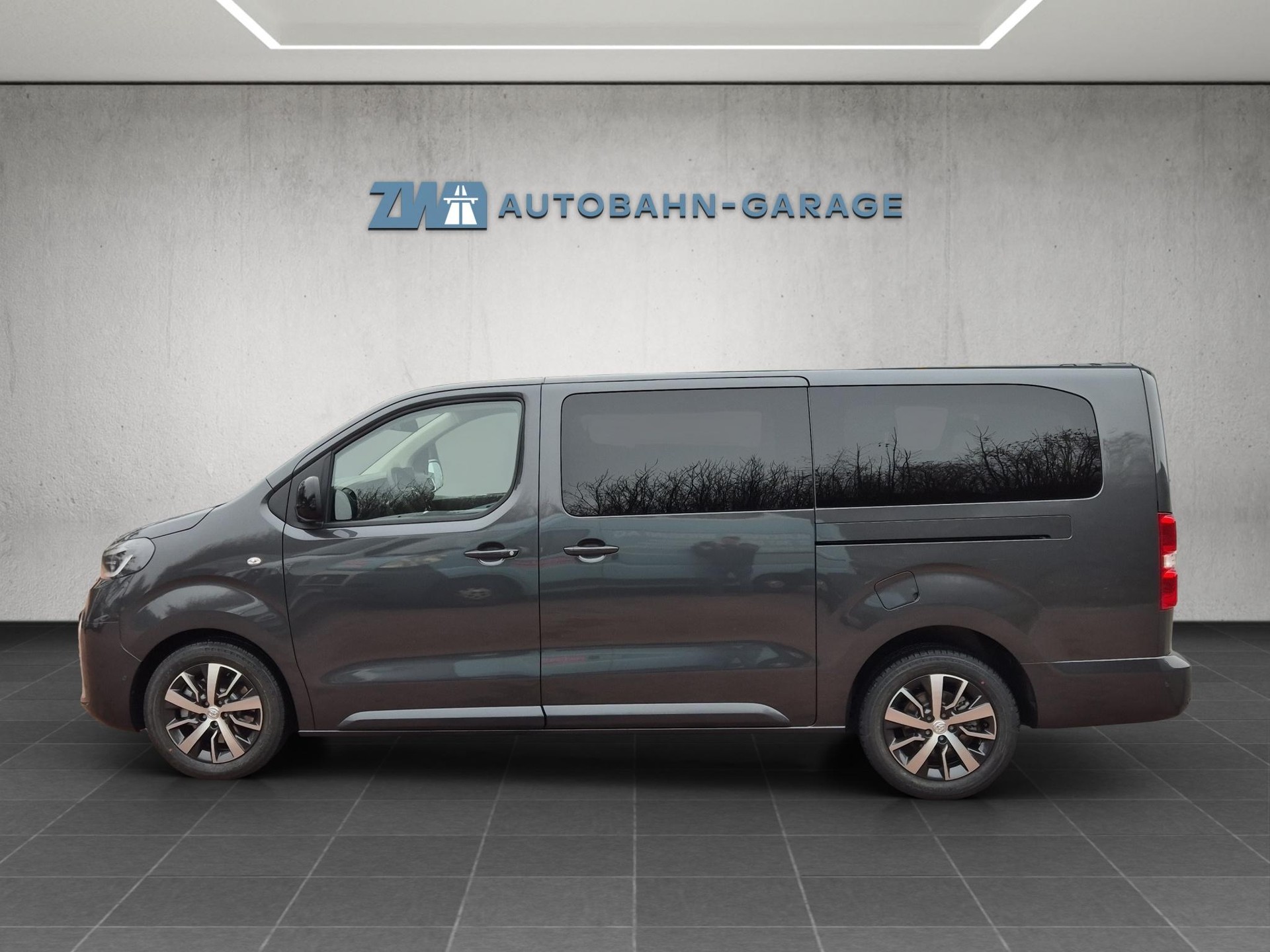 TOYOTA PROACE Verso L2 2.0 D Trend-image-1